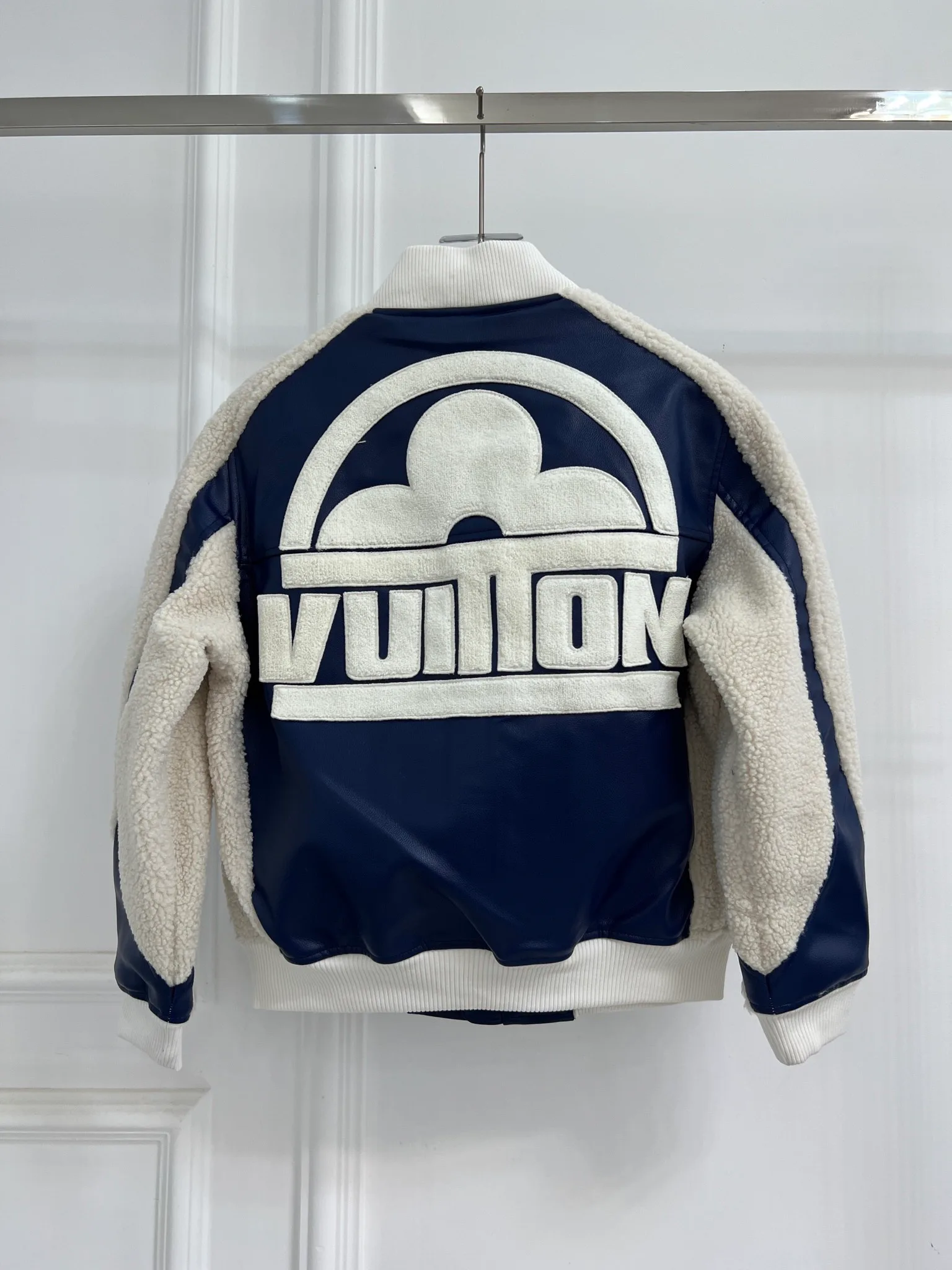 Жакеты Женские Louis Vuitton 12842529