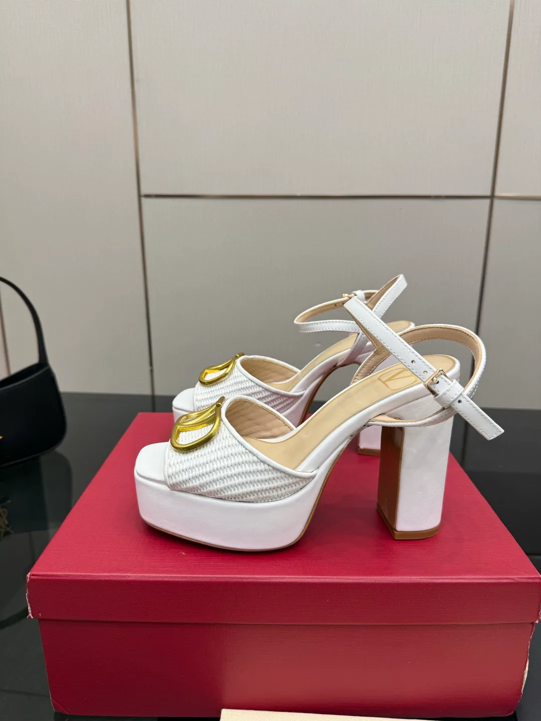 Босоножки Женские Valentino 13241321