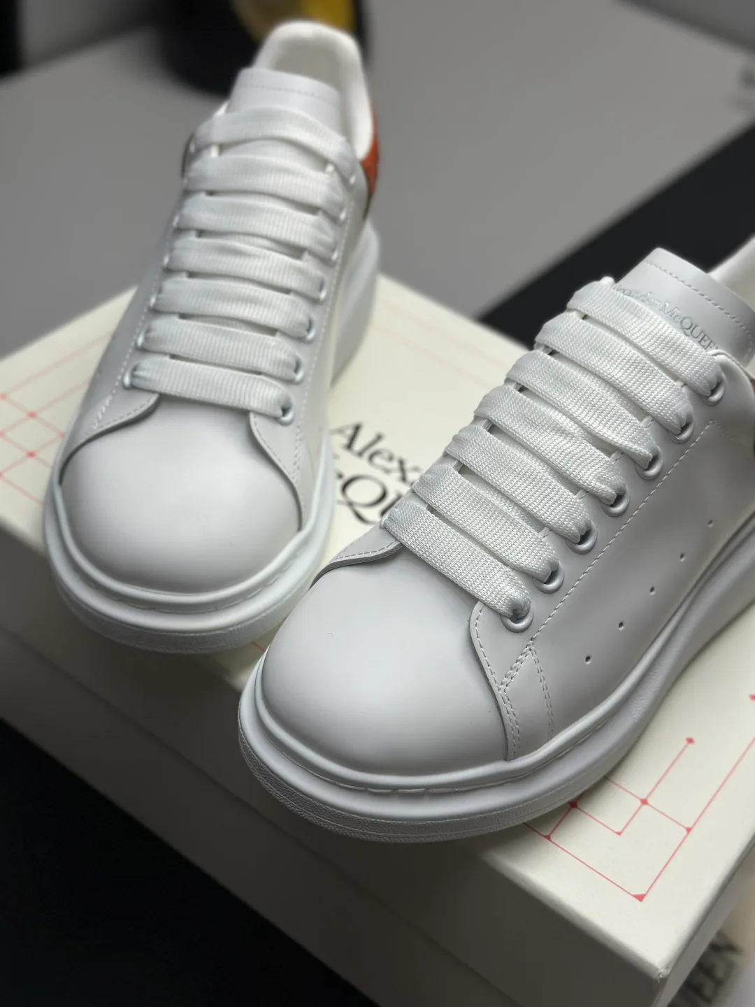 Кроссовки Женские Alexander Mcqueen 18677580