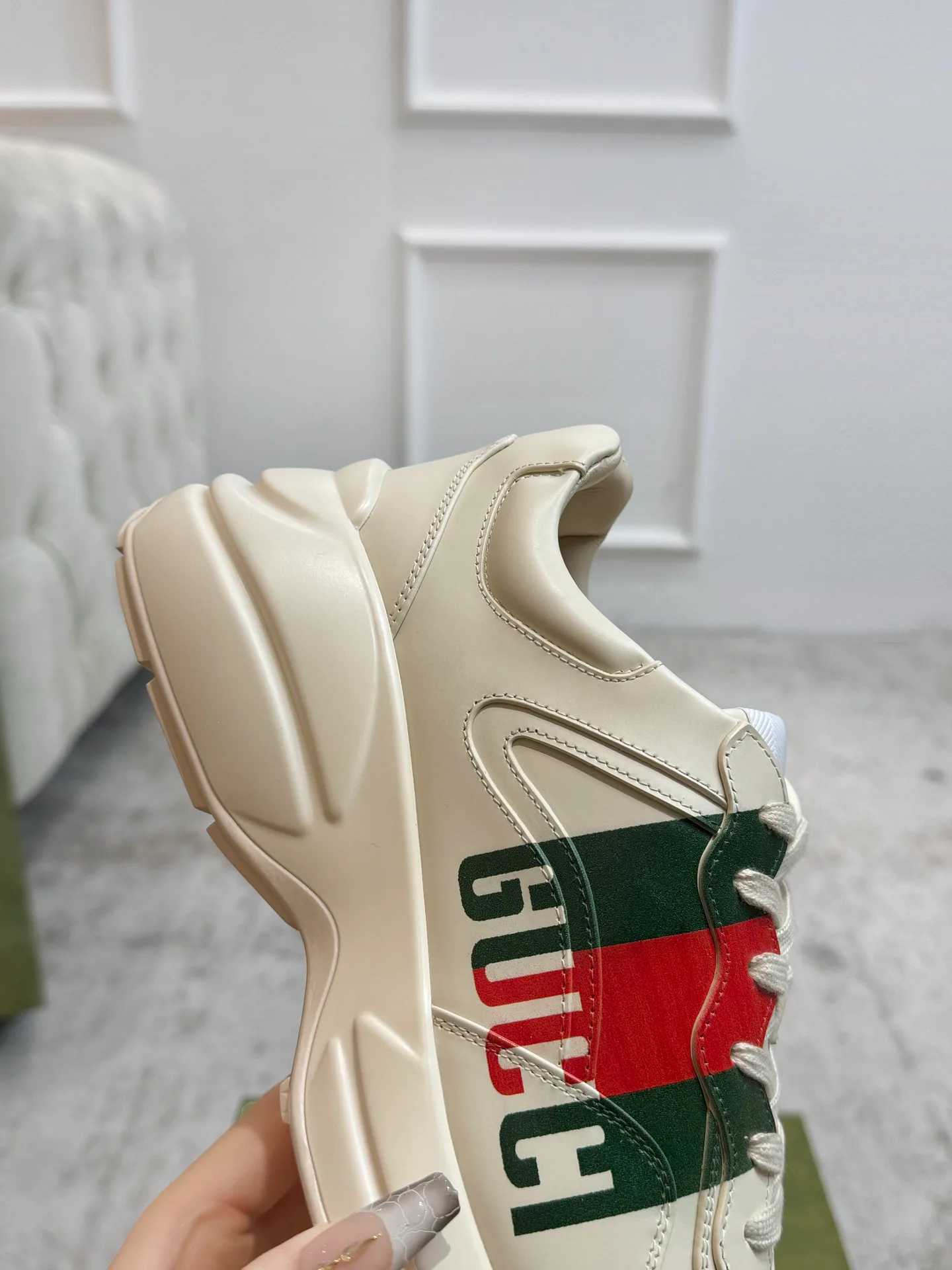 Кроссовки Женские Gucci 375856