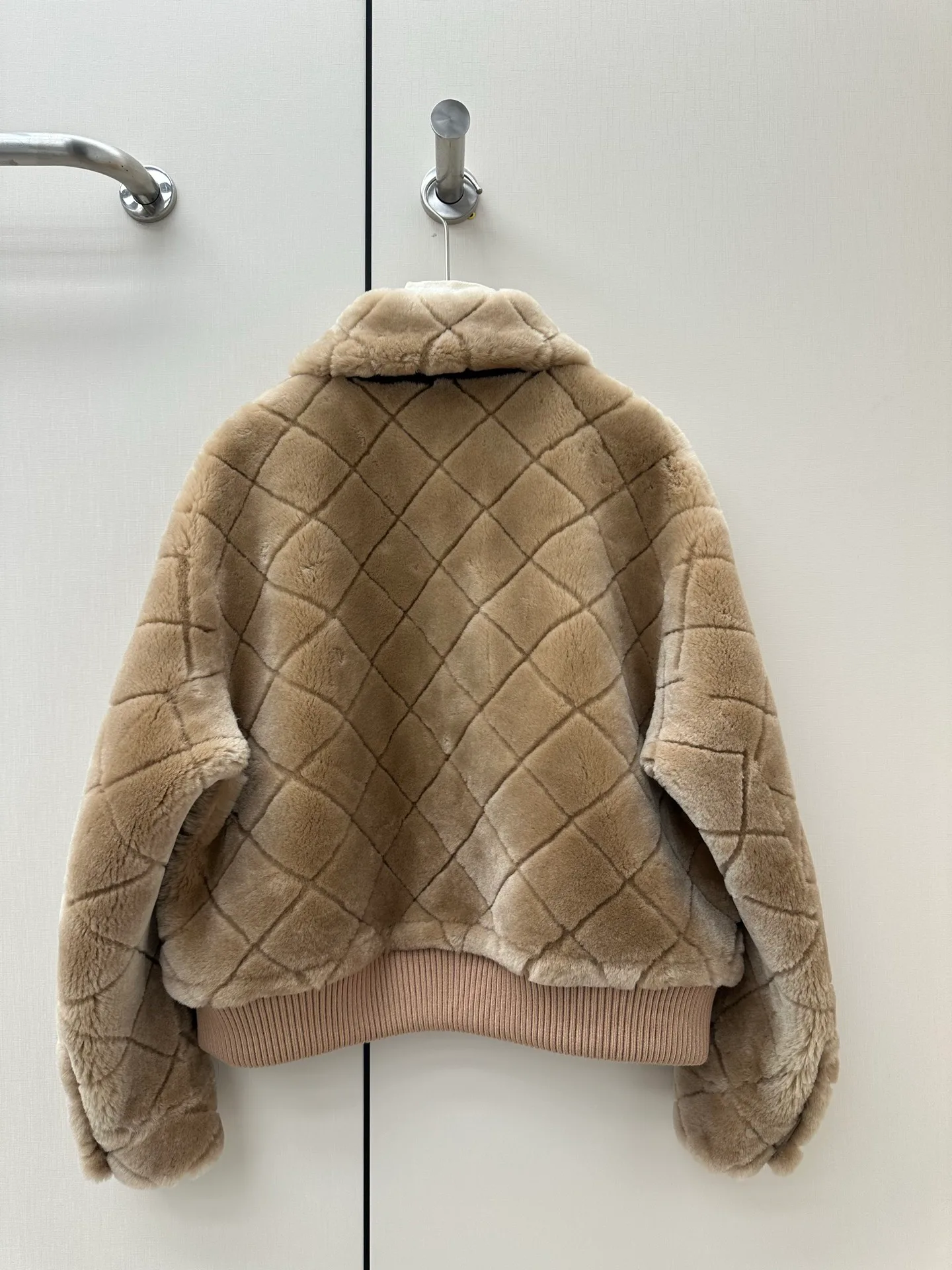 Куртки И Пуховики Женские Chanel 19386744