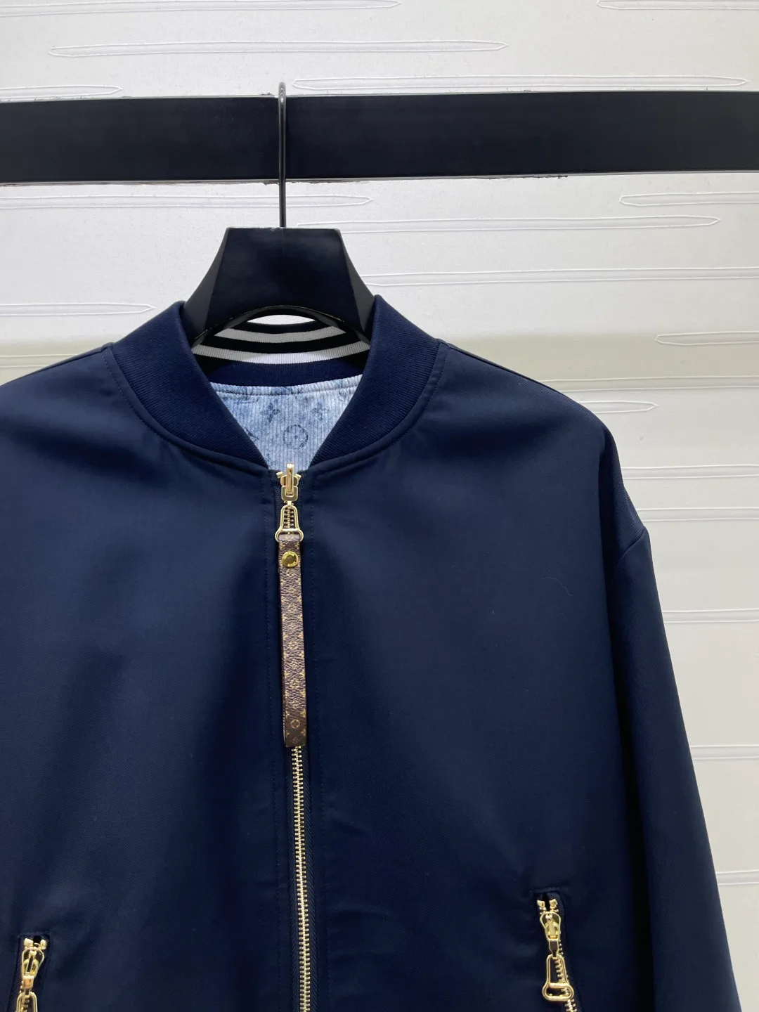 Куртки И Пуховики Женские Louis Vuitton 18038158