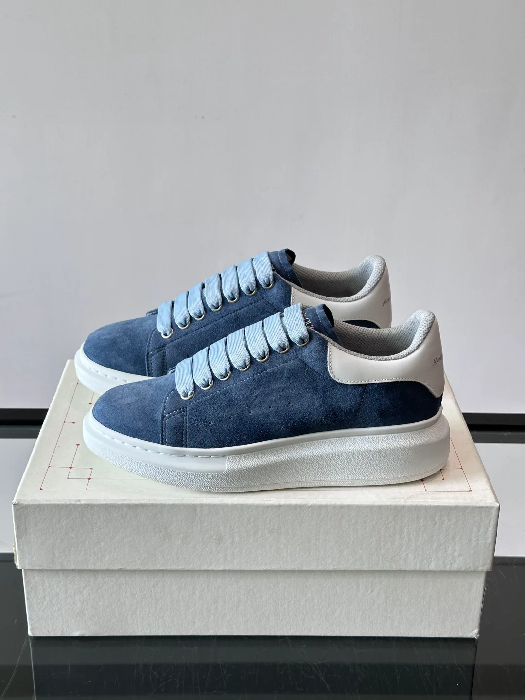 Кроссовки Женские Alexander Mcqueen 17447548