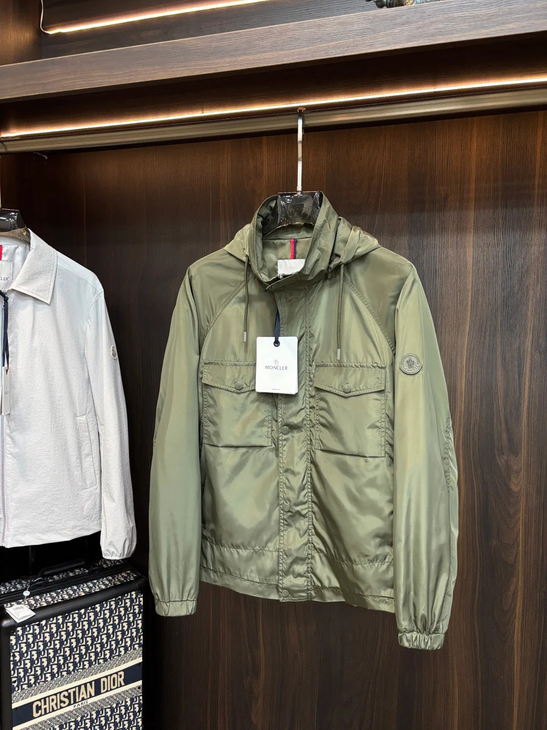 Куртки И Пуховики Женские Moncler 11000599