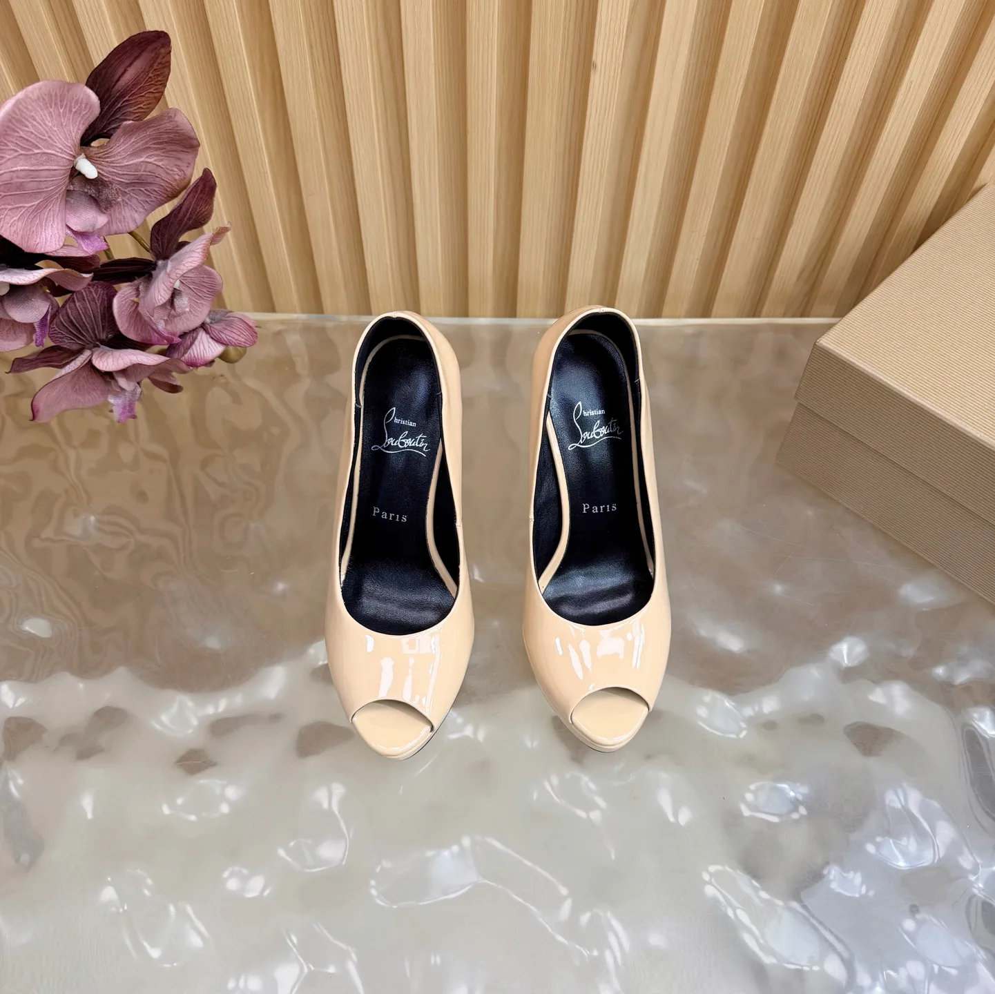 Босоножки Женские Christian Louboutin 9707815