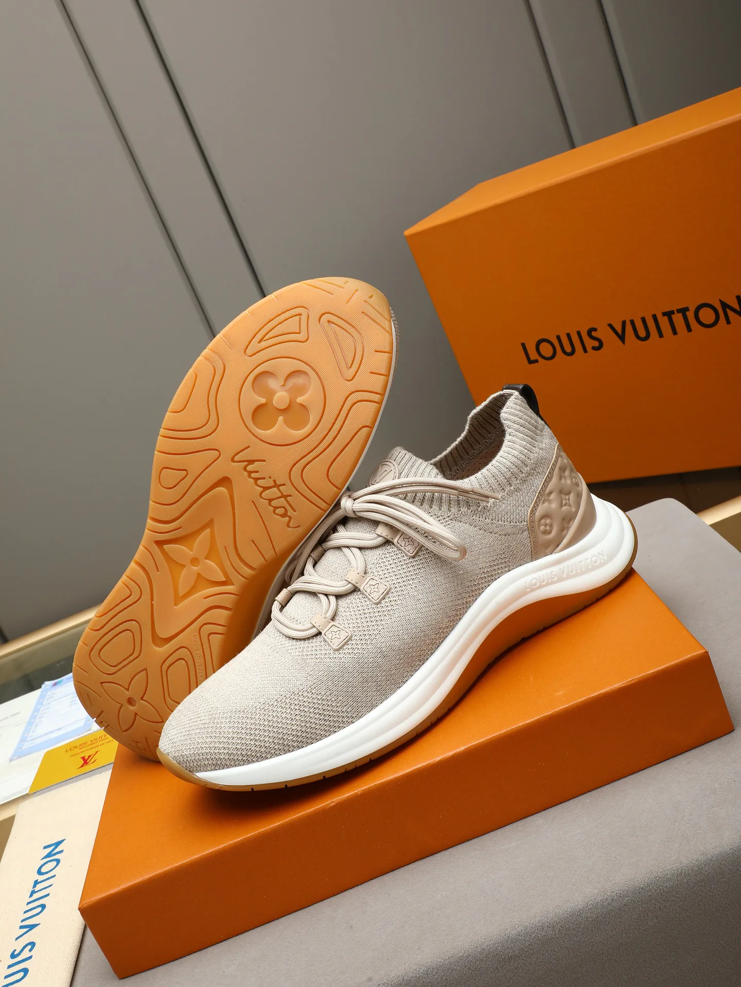 Кроссовки Женские Louis Vuitton 17947267
