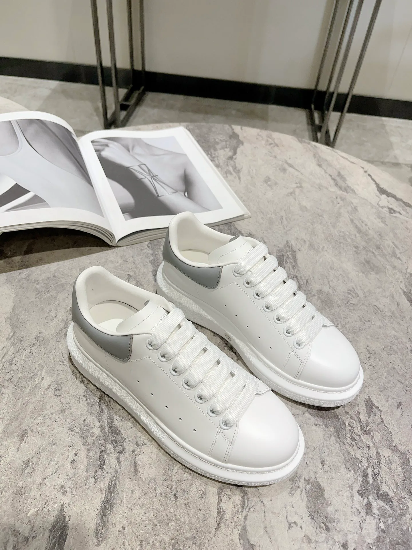 Кроссовки Женские Alexander Mcqueen 18373666