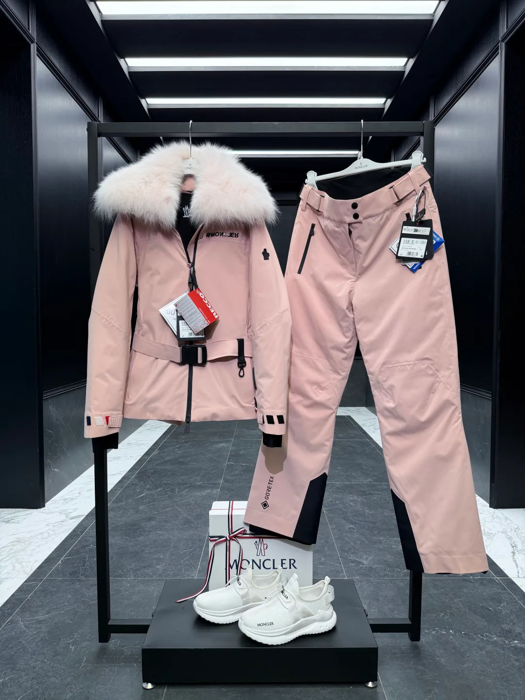 Куртки И Пуховики Женские Moncler 18134288