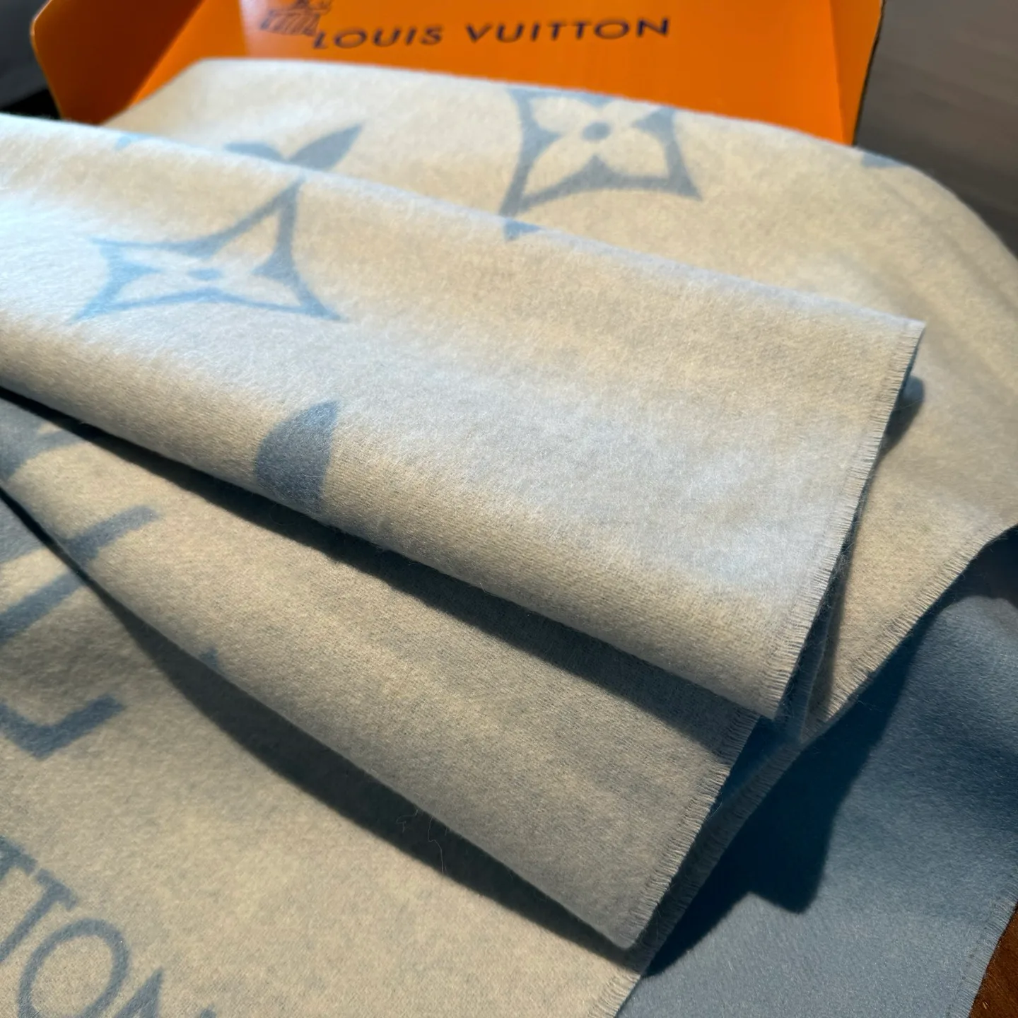 Шарфы Louis Vuitton 895140