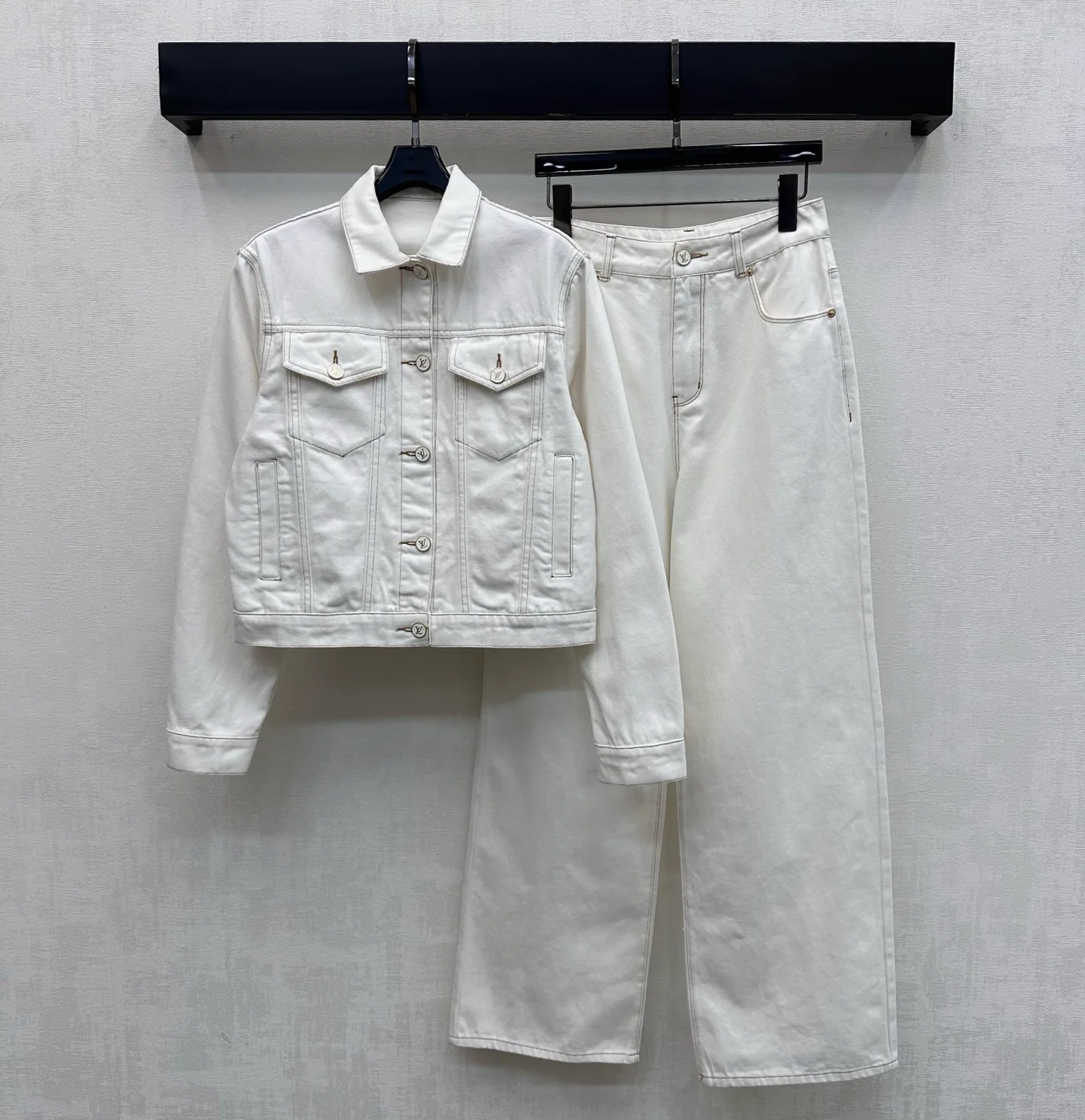 Джинсы Женские Louis Vuitton 11673825