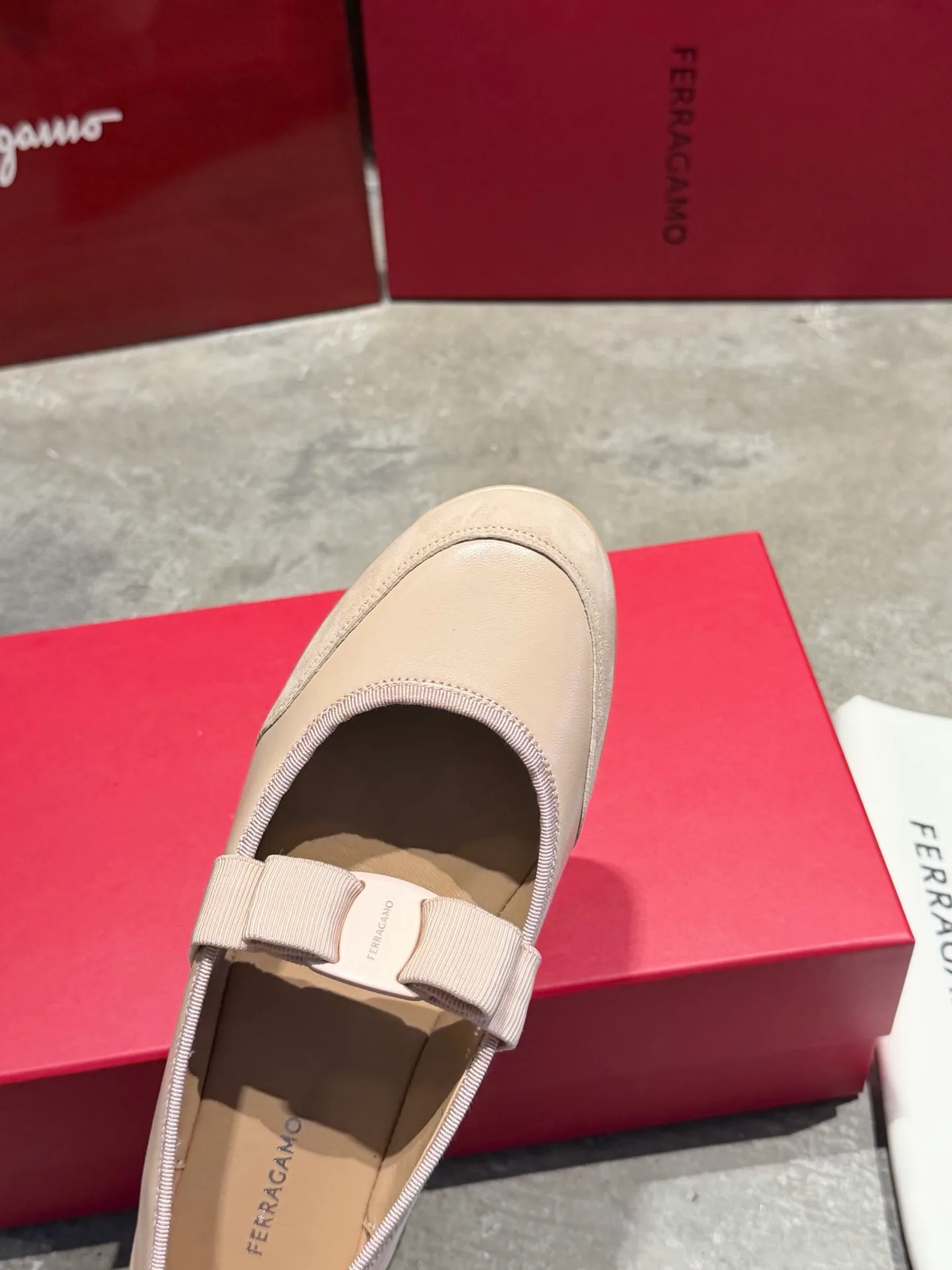 Балетки Женские Salvatore Ferragamo 18357228