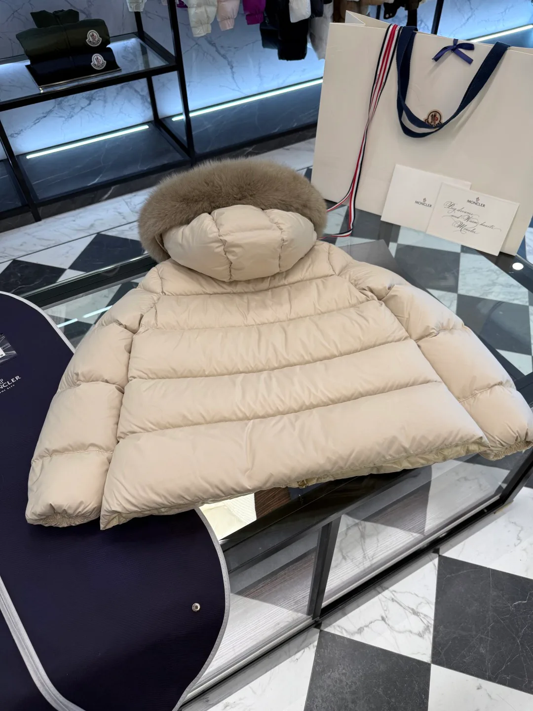 Куртки И Пуховики Женские Moncler 18741834
