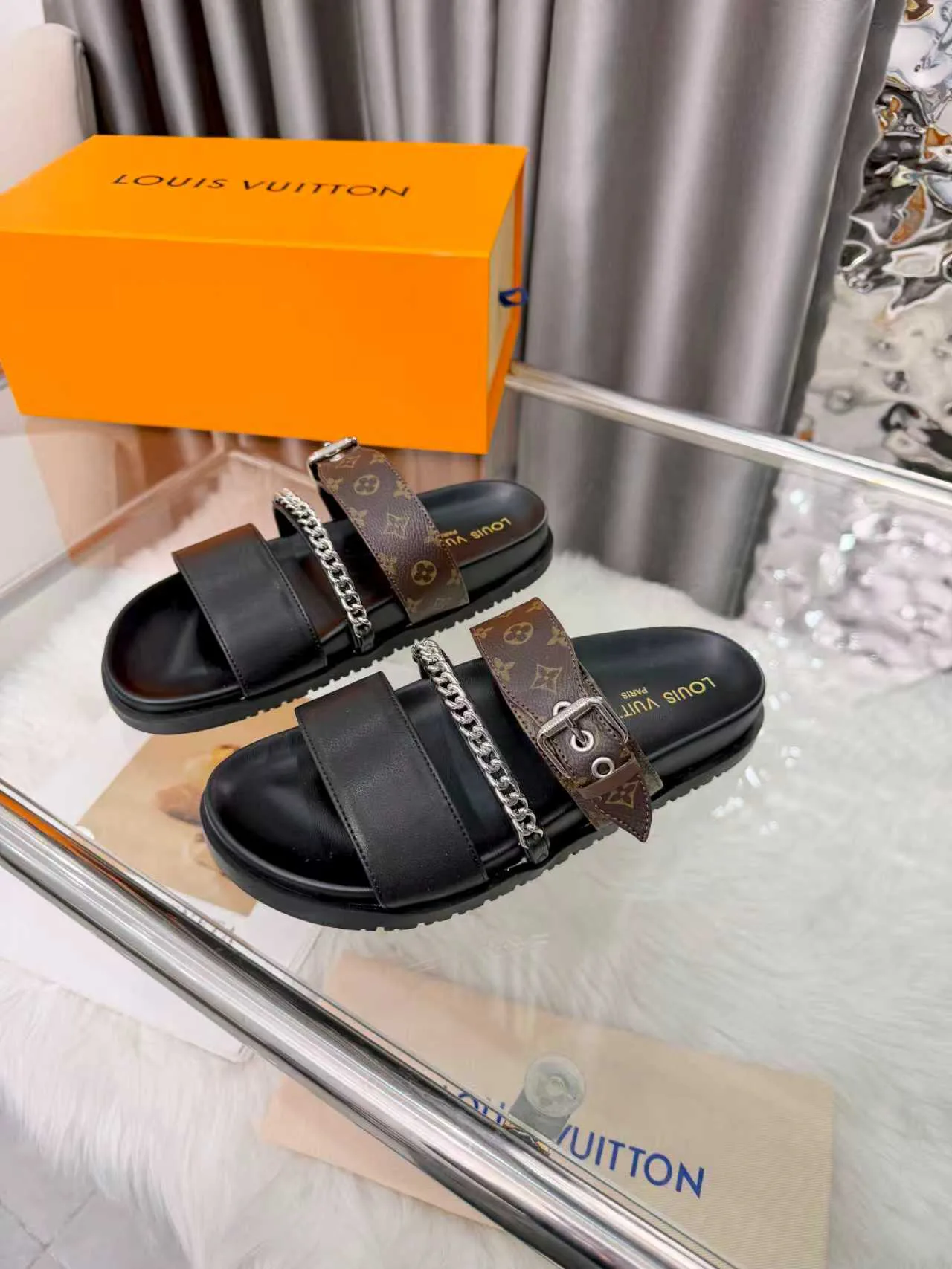 Шлепанцы Женские Louis Vuitton 11529438