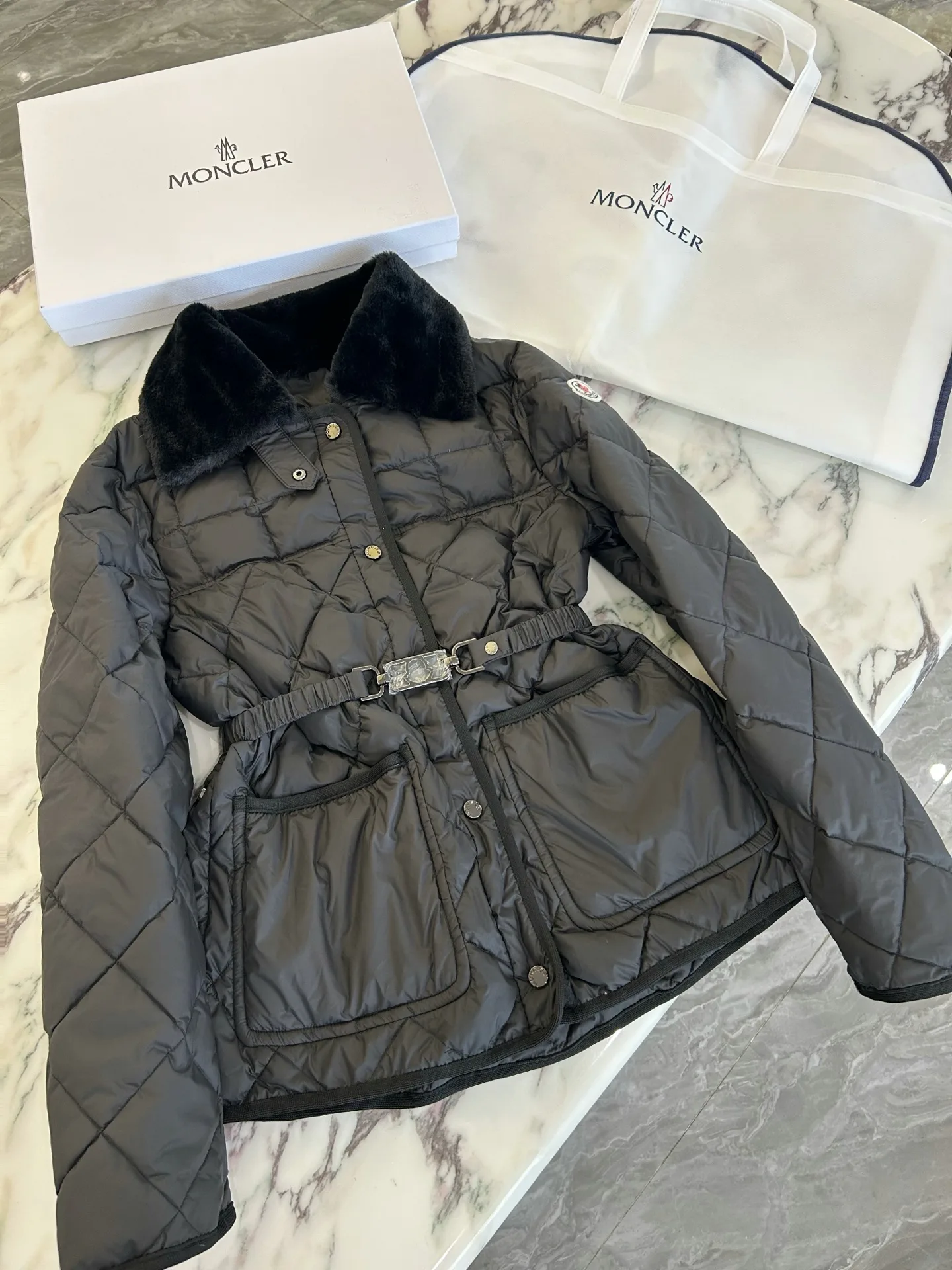 Куртки И Пуховики Мужские Moncler 18231454