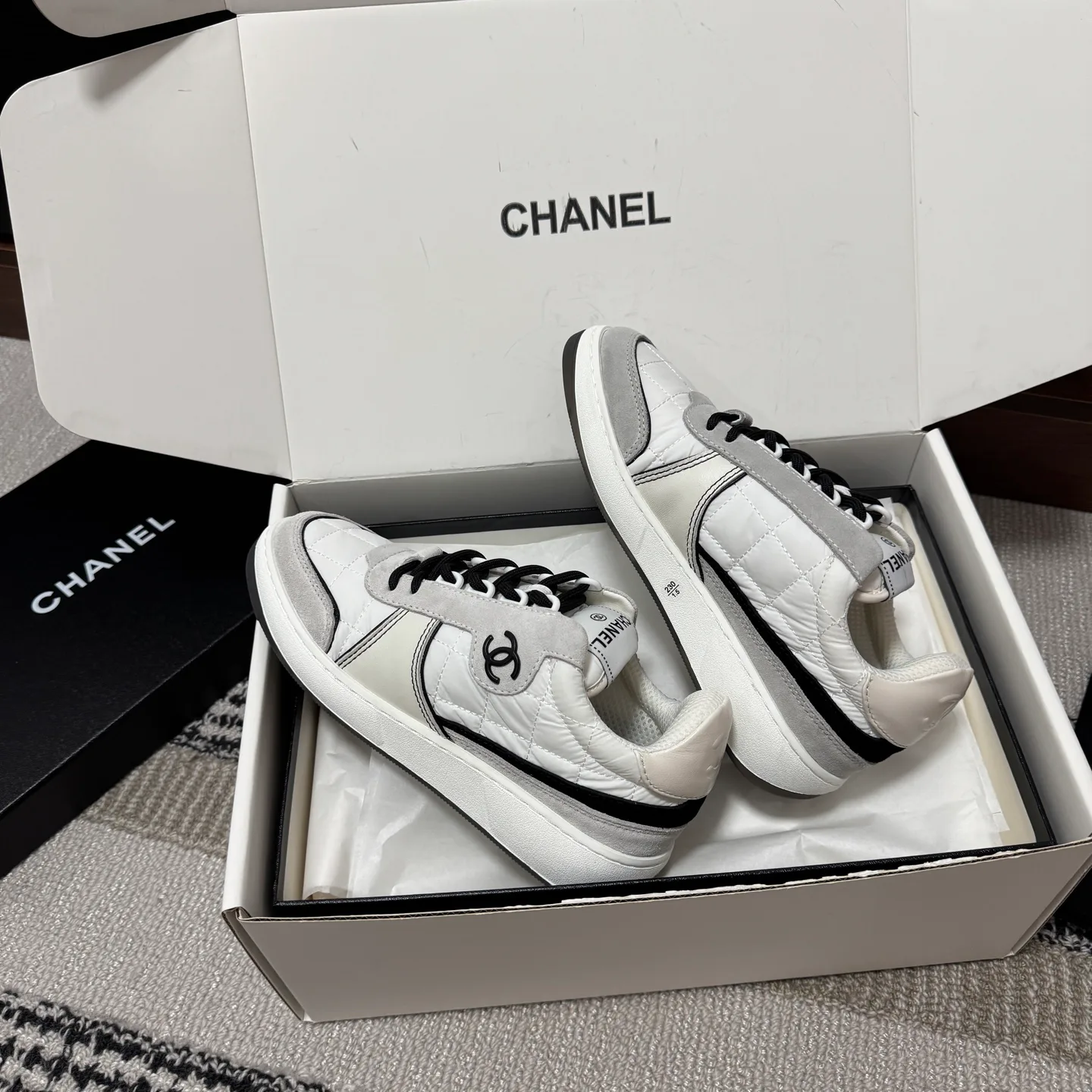 Кроссовки Женские Chanel 18195100