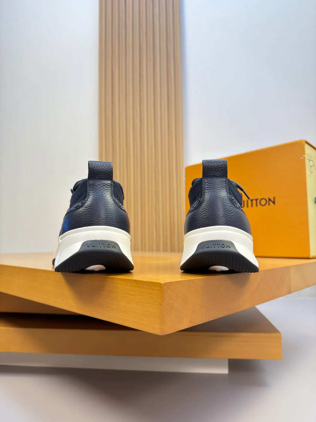 Кроссовки Мужские Louis Vuitton 18142544