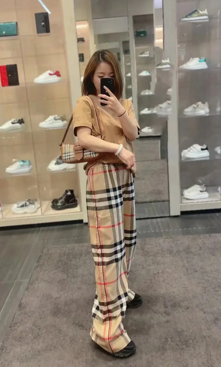 Брюки Женские Burberry 11358102