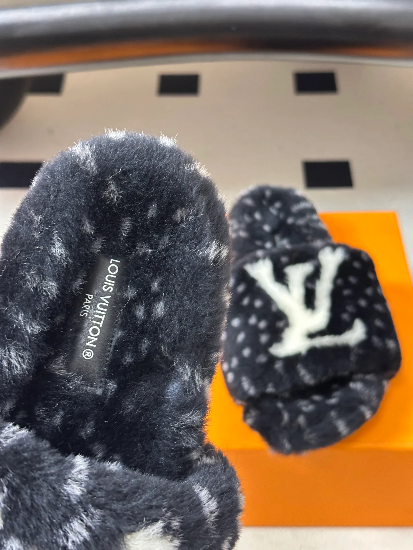 Тапочки Женские Louis Vuitton 18980488