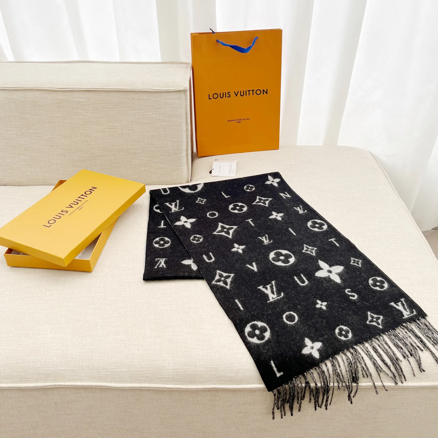 Шарфы Louis Vuitton 18261912