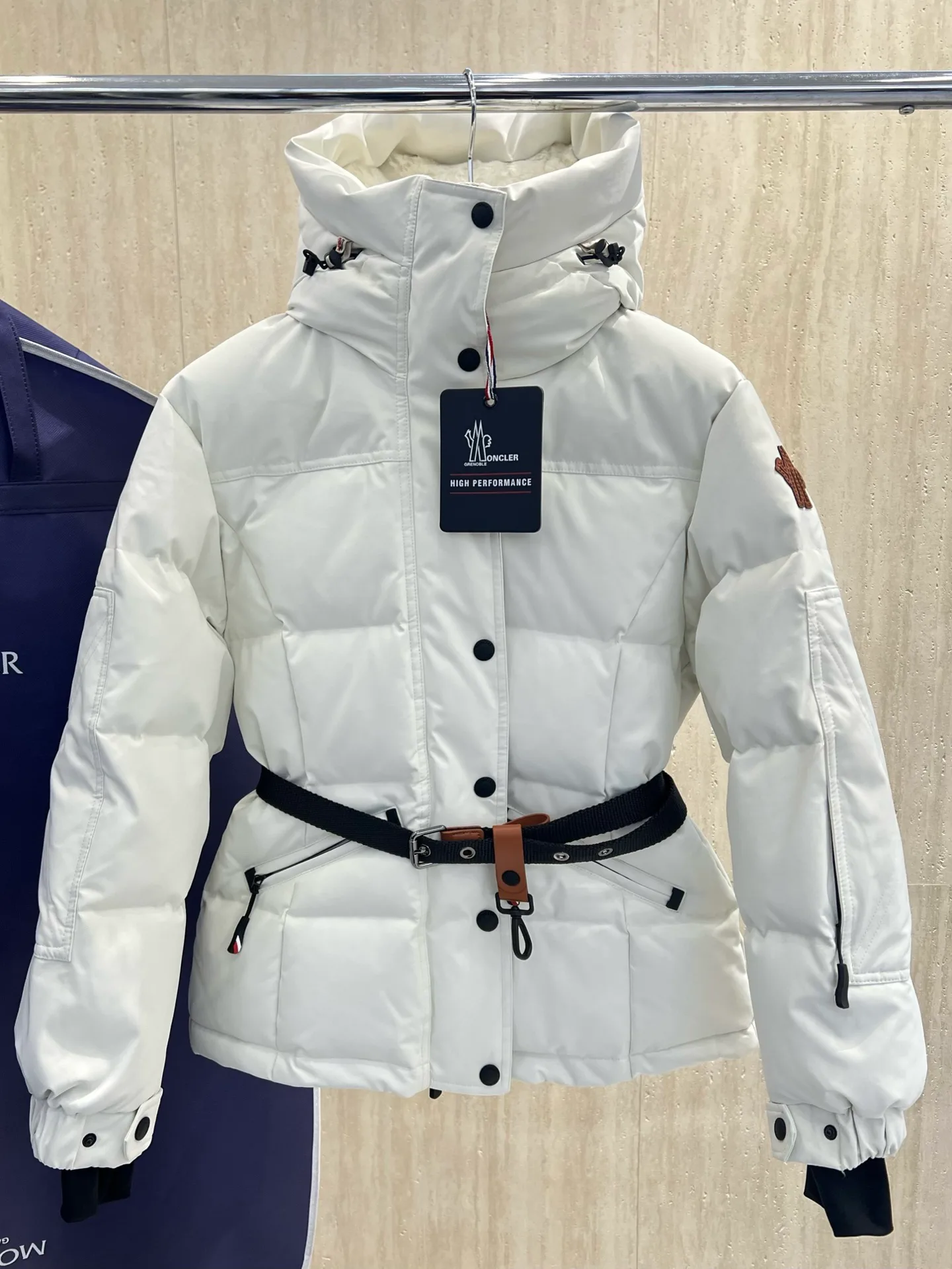 Куртки И Пуховики Женские Moncler 18875977