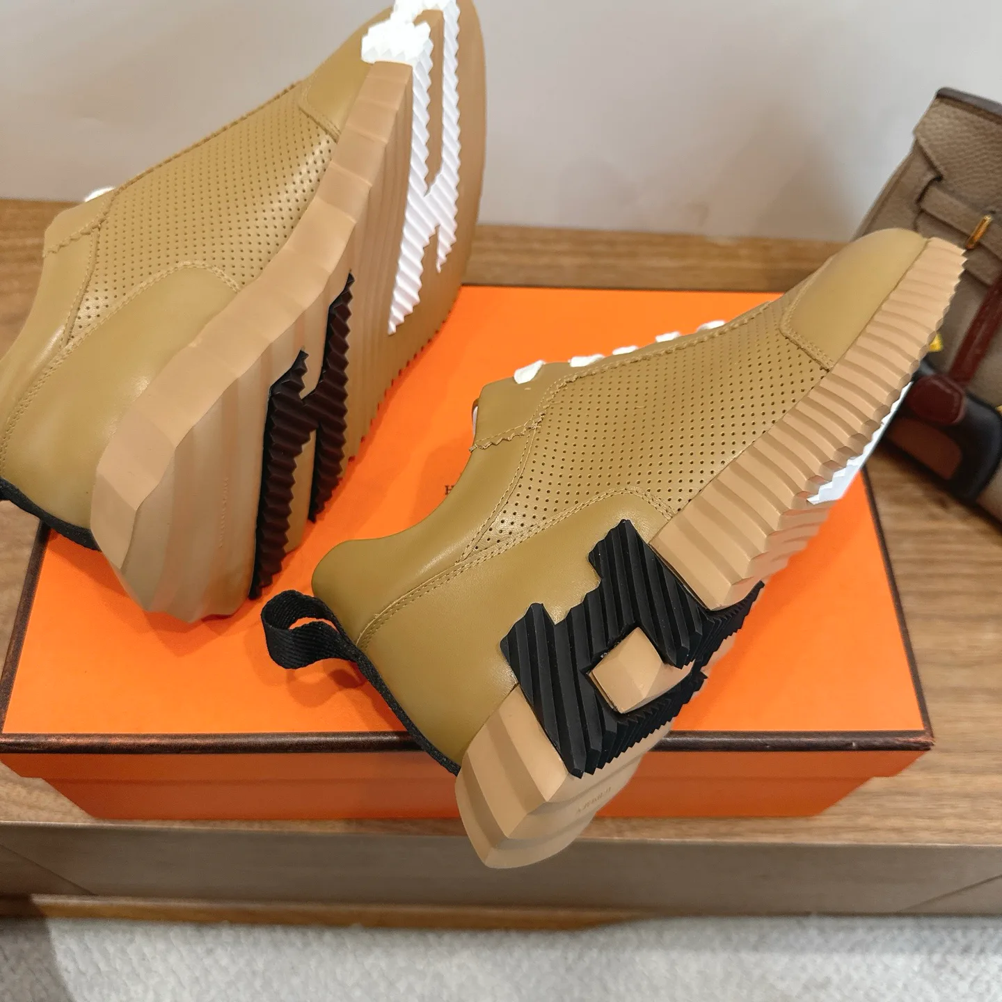 Кроссовки Женские Hermes 11336544