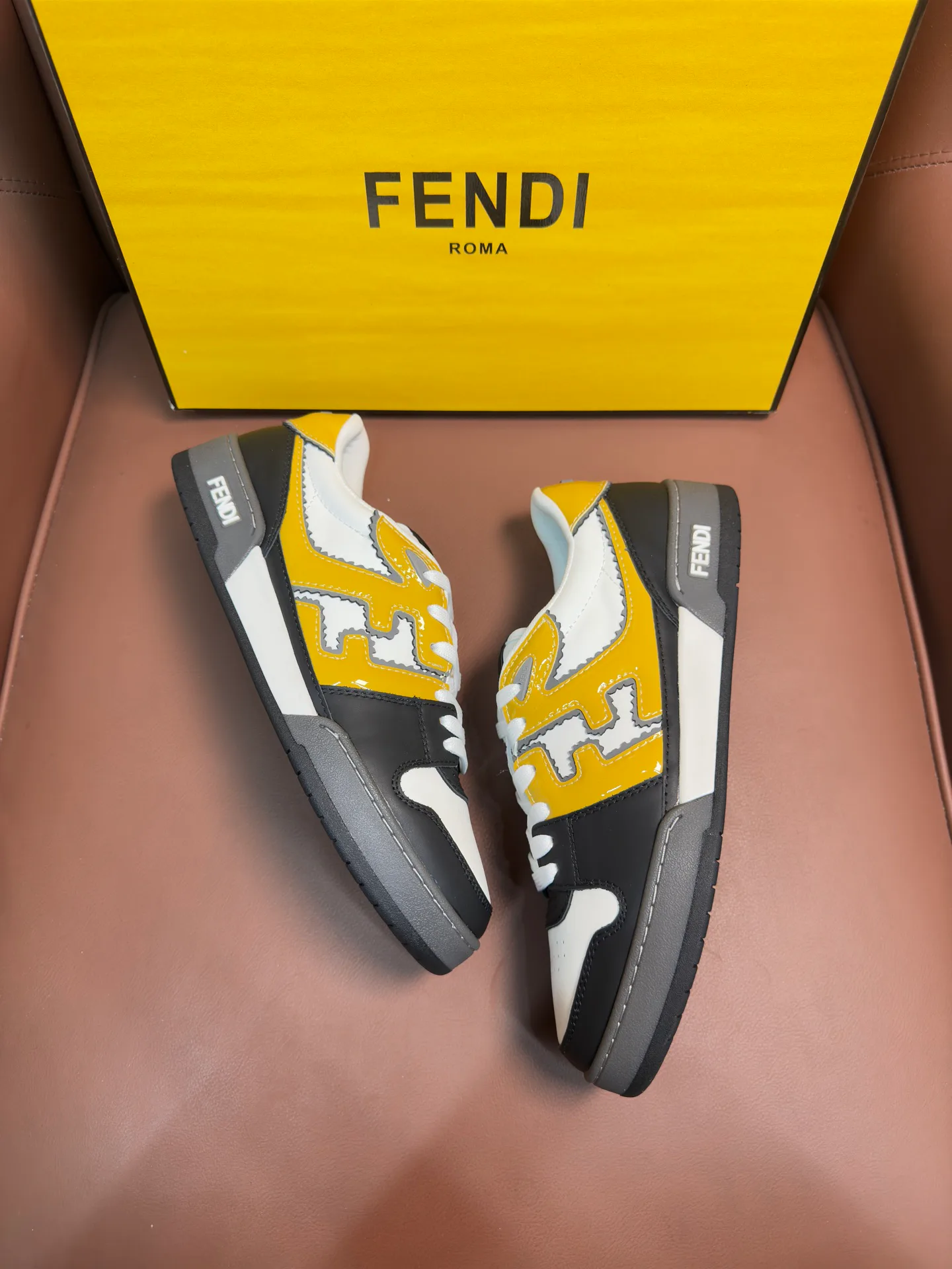 Кроссовки Женские Fendi 34304