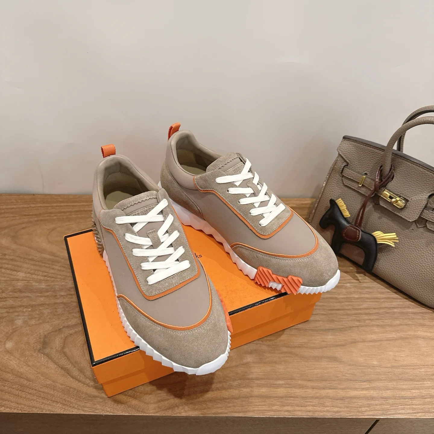 Кроссовки Женские Hermes 17818318
