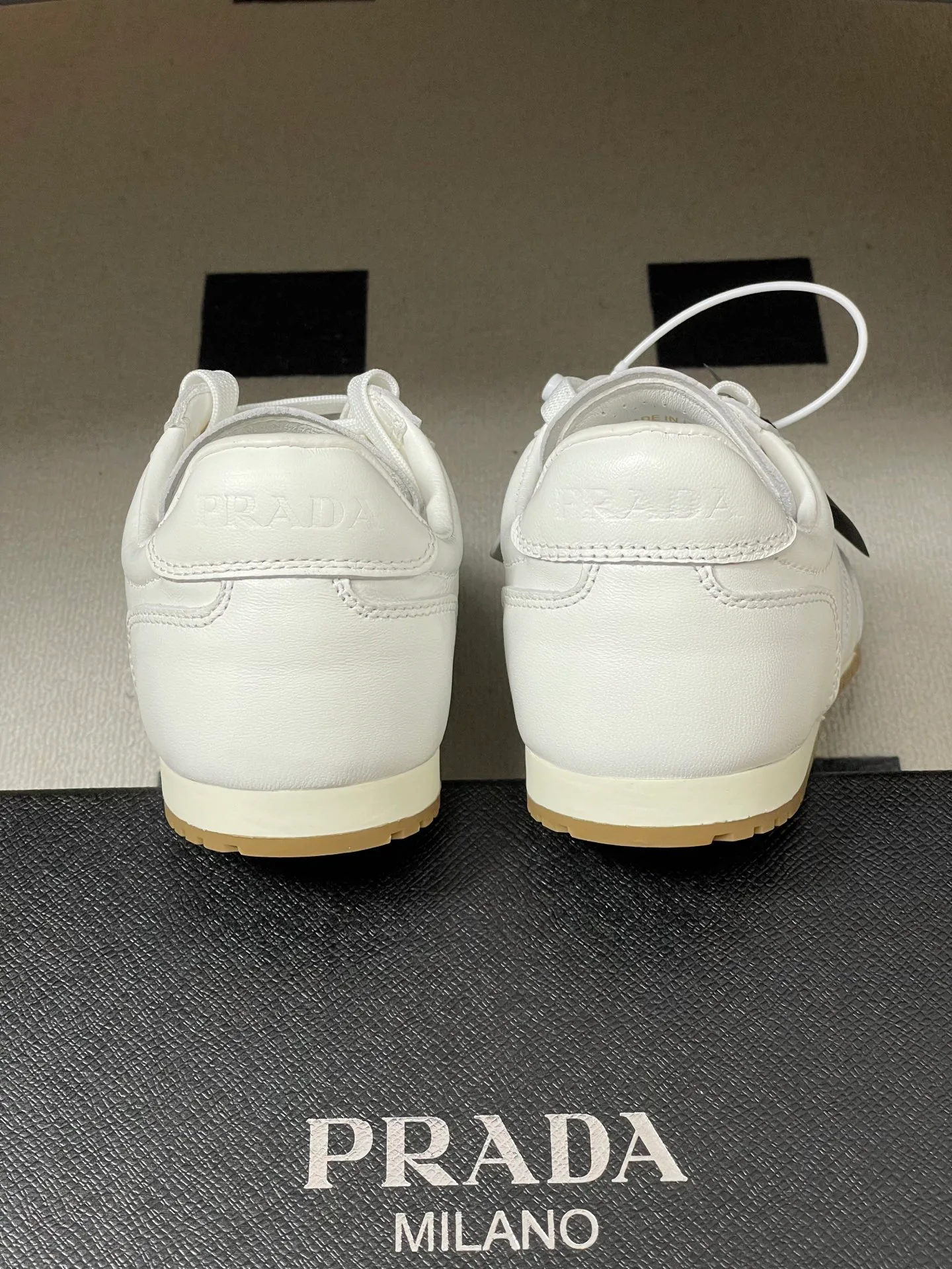 Кроссовки Женские Prada 12810915