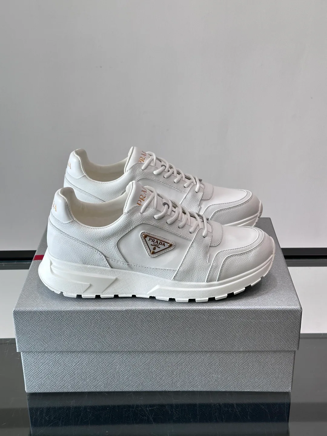 Кроссовки Женские Prada 18102658