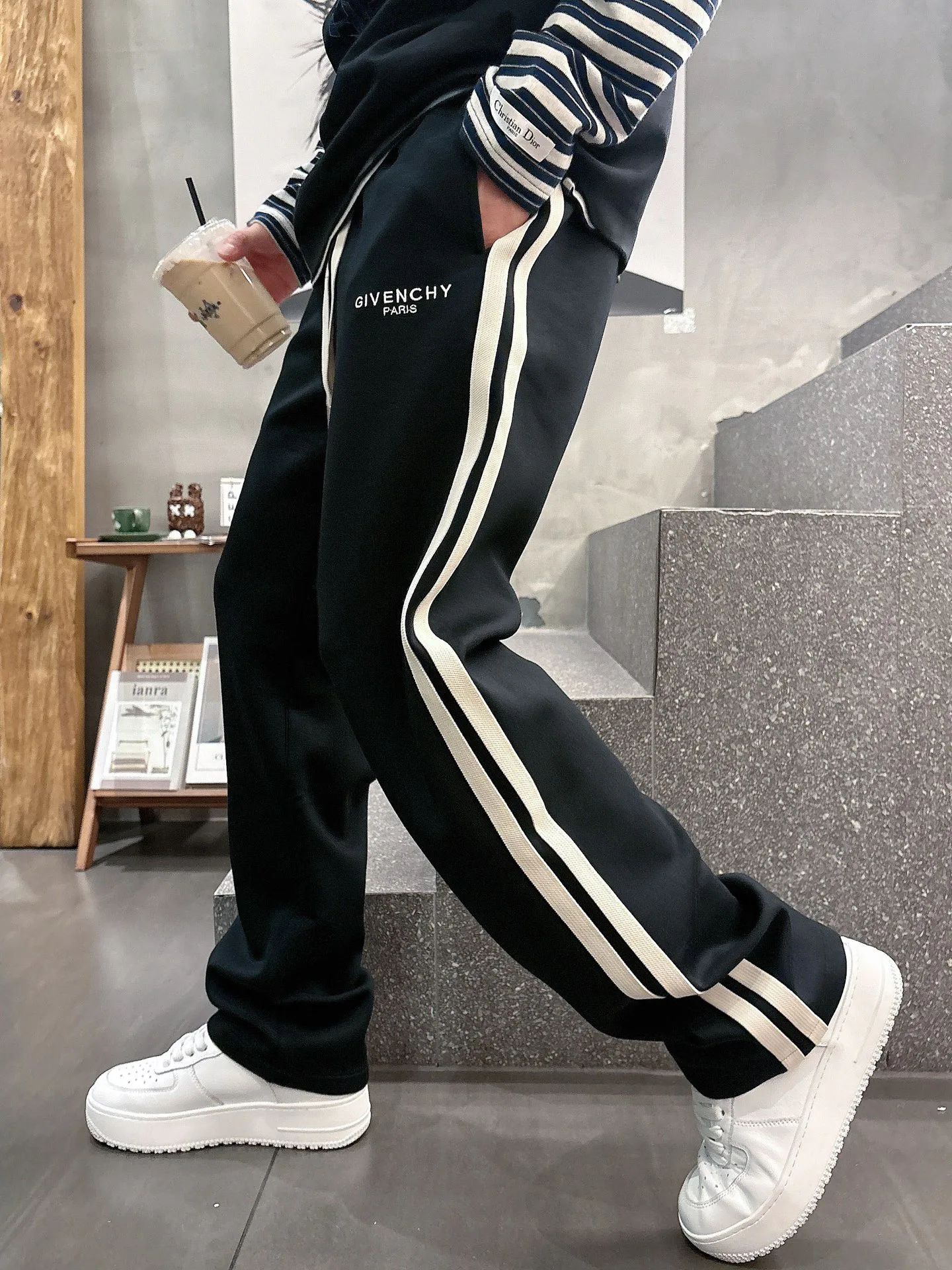 Брюки Женские Givenchy 10122737