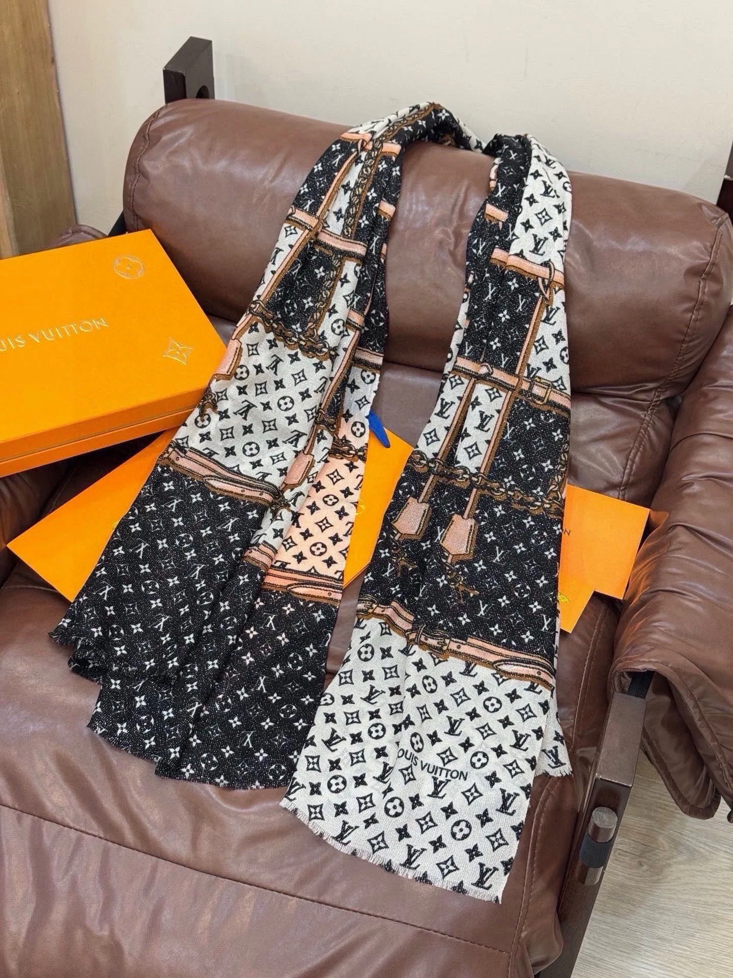 Шарфы Louis Vuitton 17673157
