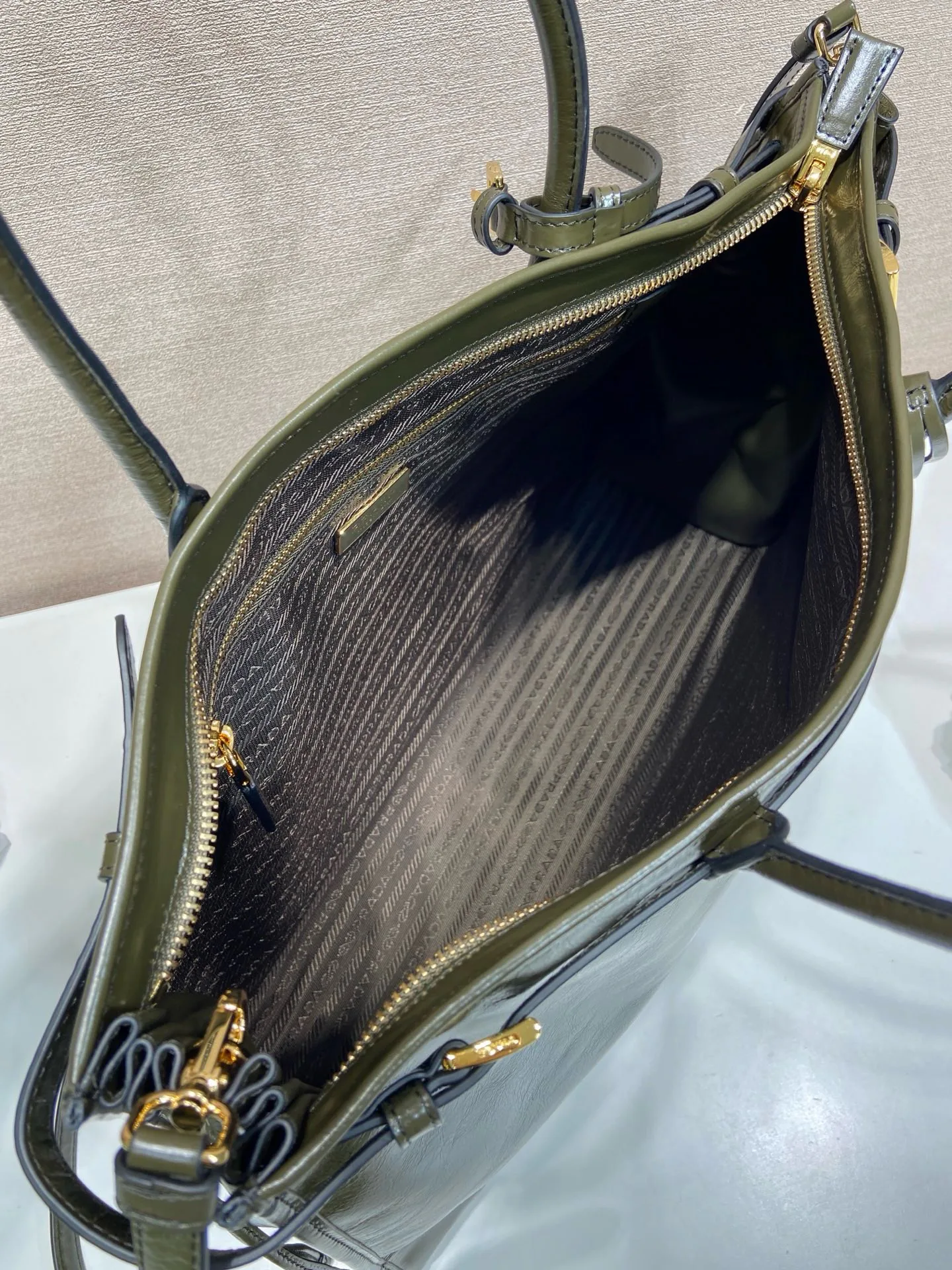 Классические Сумки Женские Prada 18184681