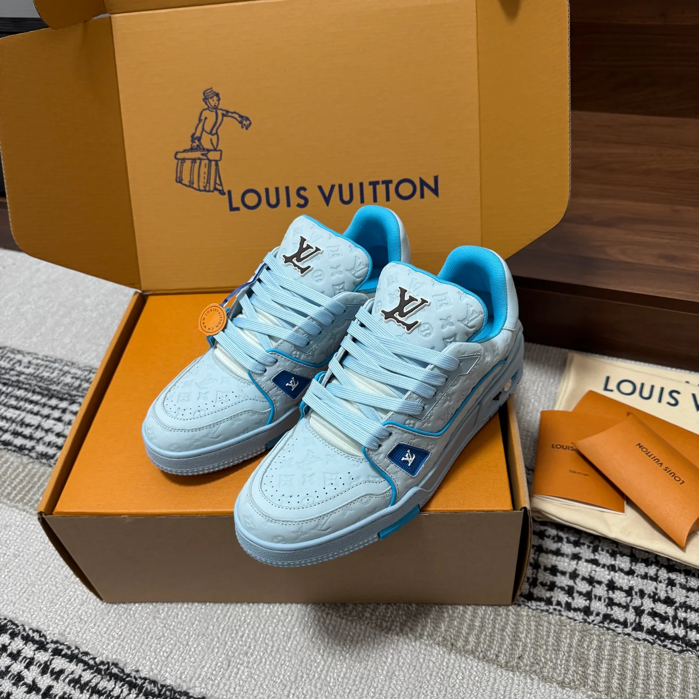 Кроссовки Женские Louis Vuitton 1546827