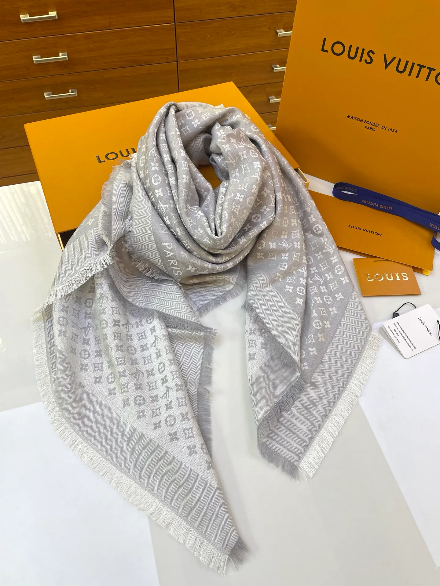 Шарфы Louis Vuitton 104656