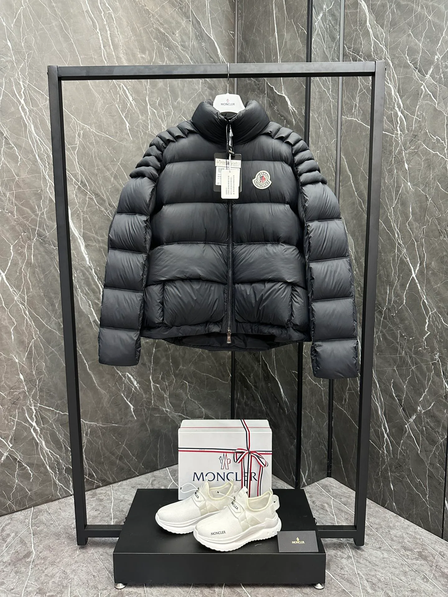 Куртки И Пуховики Женские Moncler 18130169
