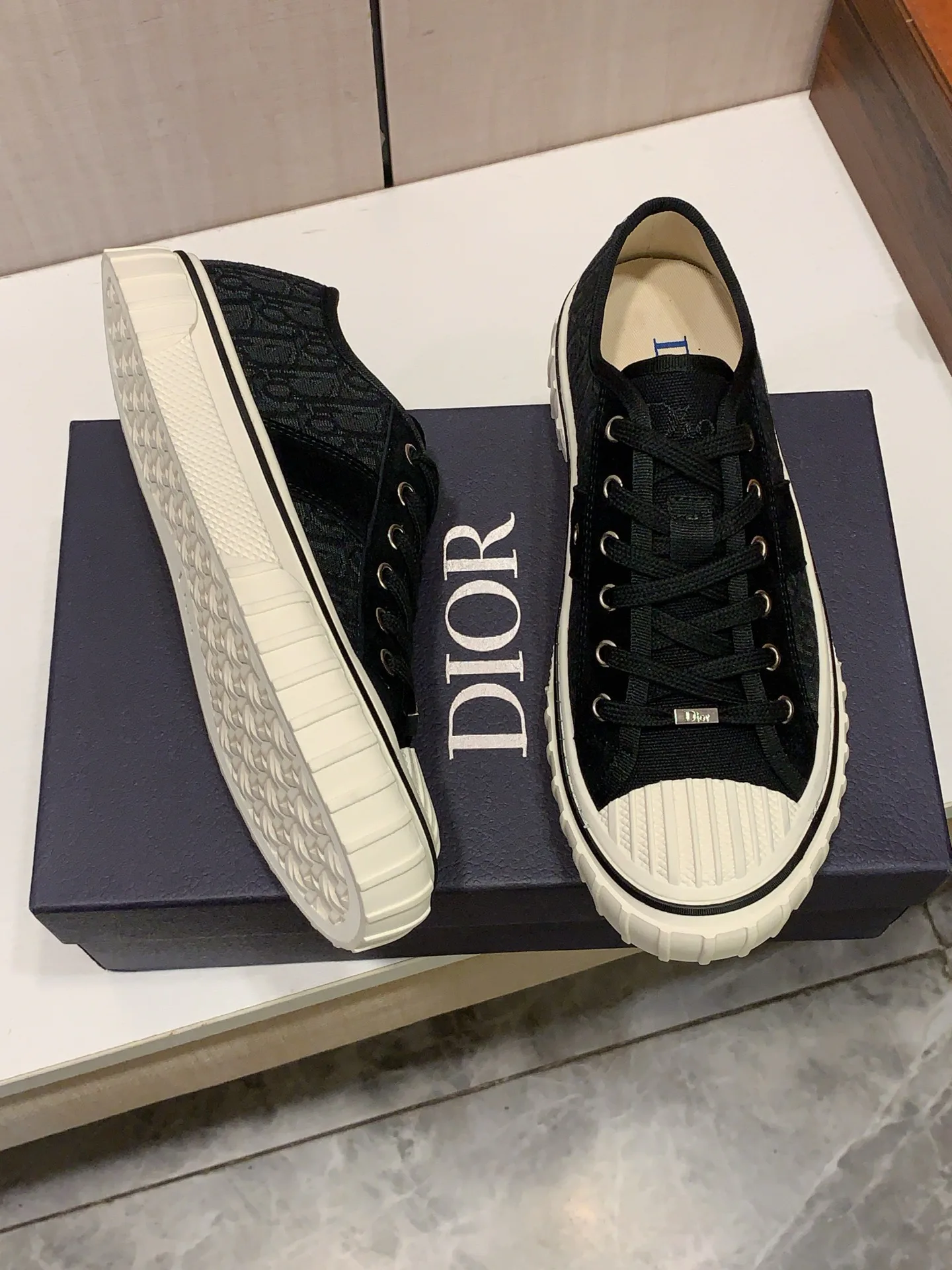 Кроссовки Женские Christian Dior 18247725