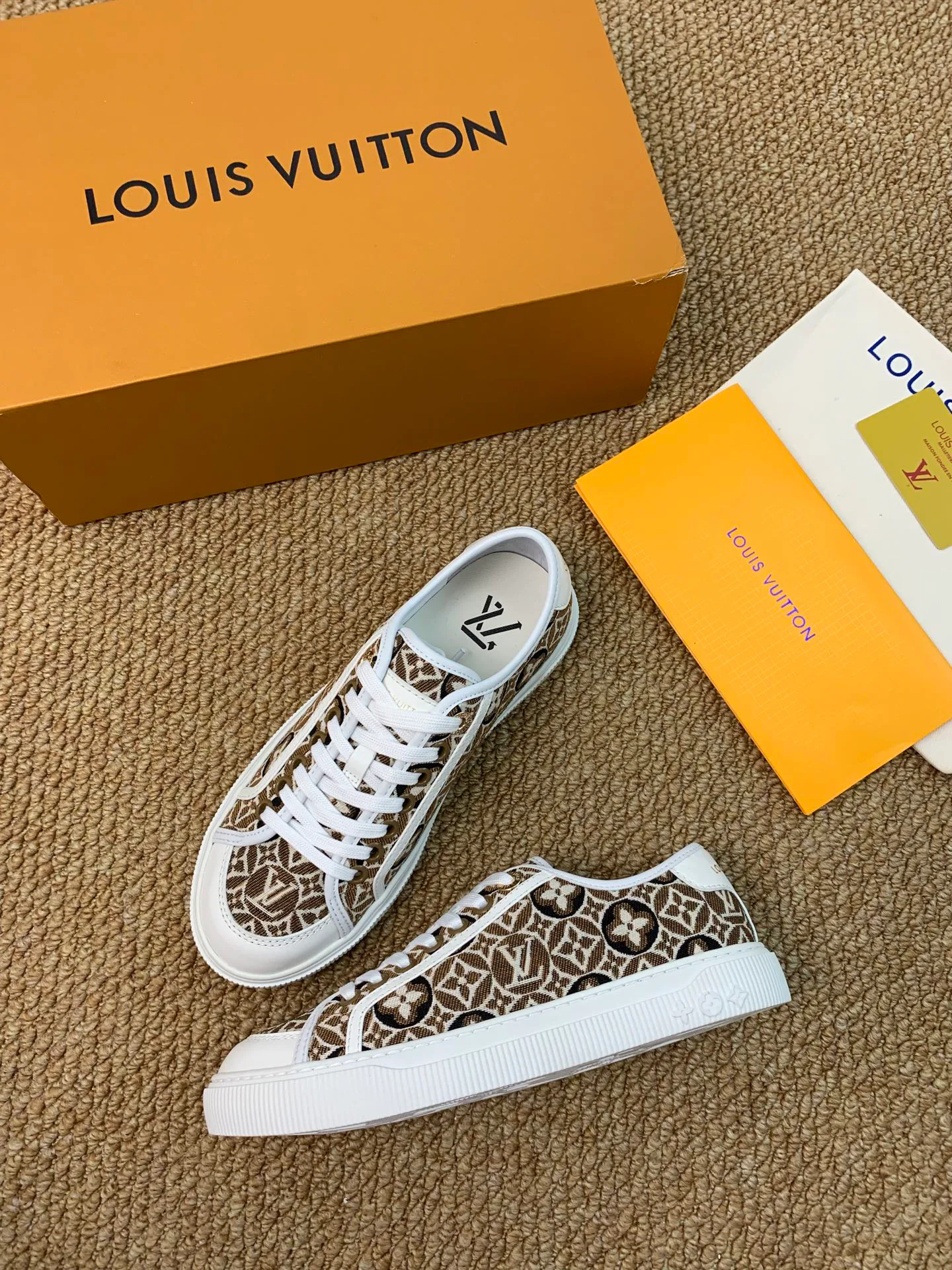 Кроссовки Женские Louis Vuitton 17545200