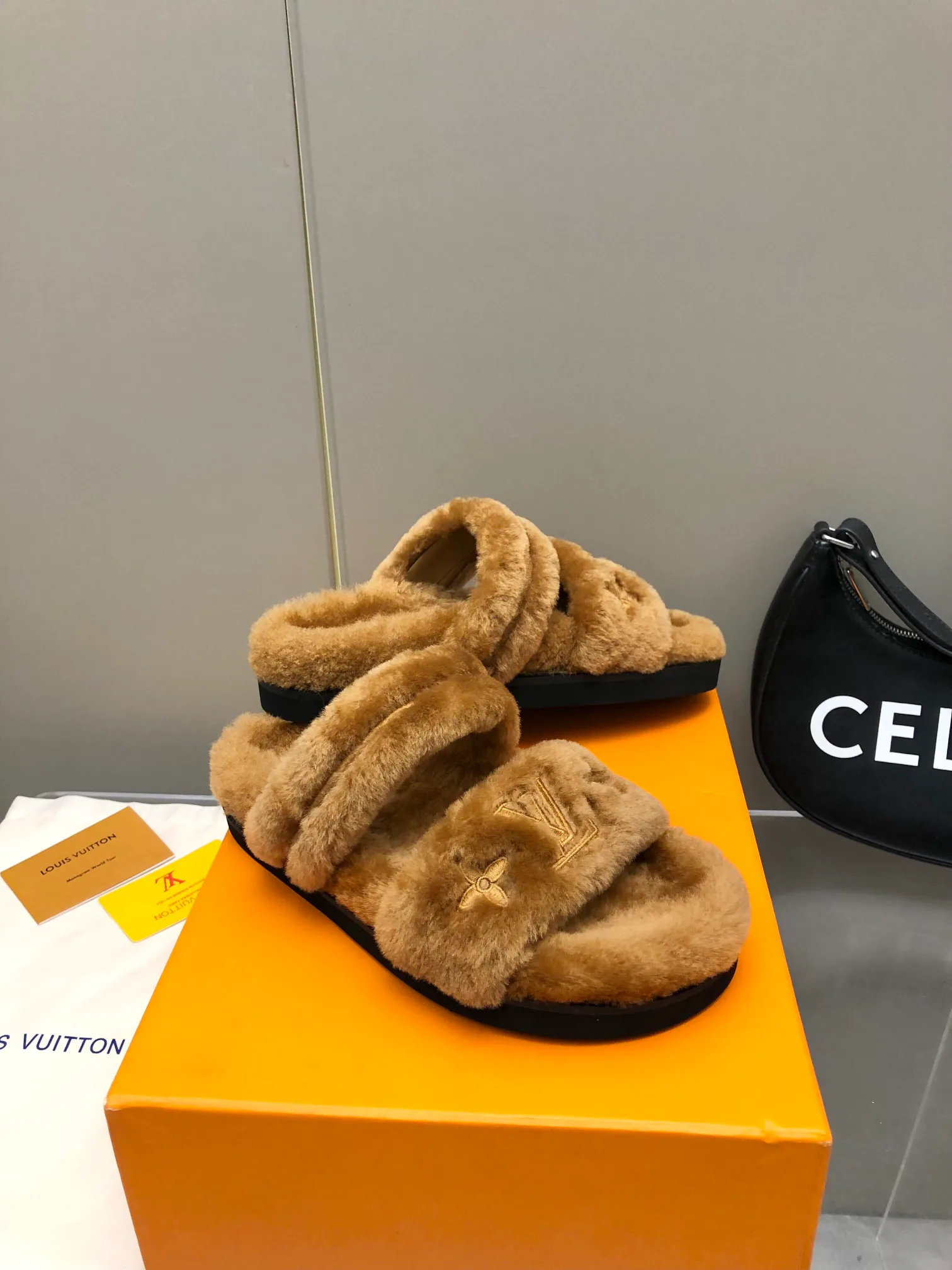 Тапочки Женские Louis Vuitton 19767269