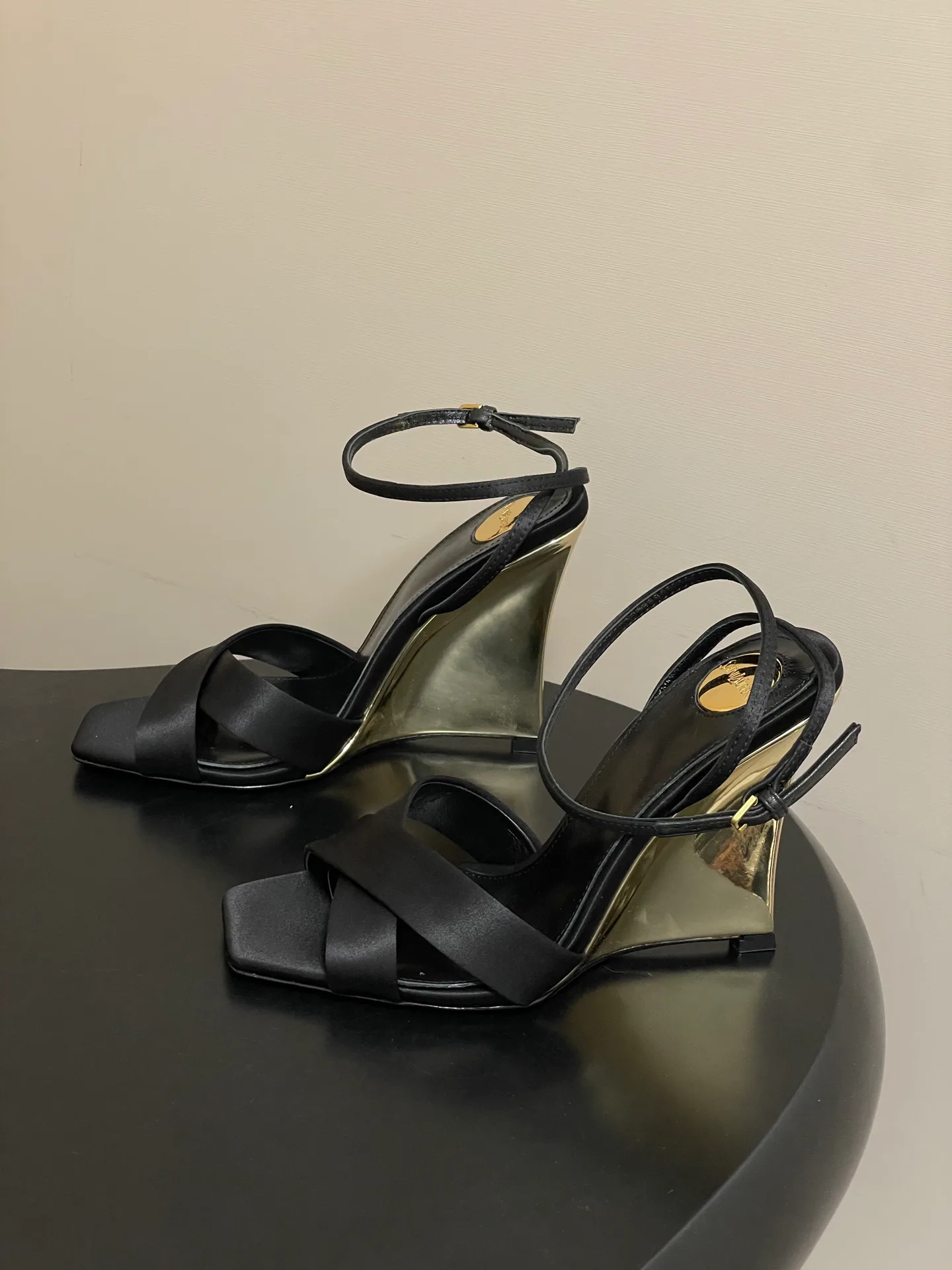 Босоножки Женские Saint Laurent 2597140