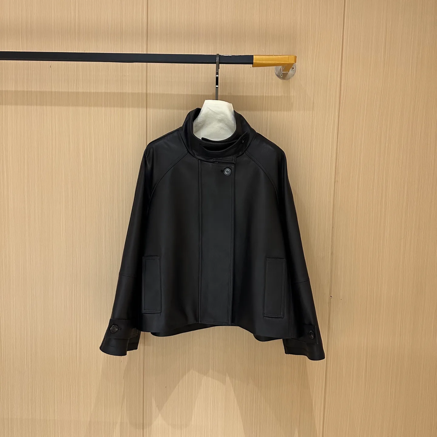 Кожаные Куртки И Дублёнки Женские Loewe 1782366