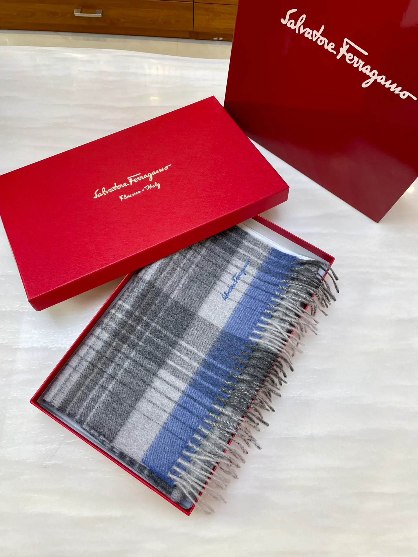Шарфы Salvatore Ferragamo 266392