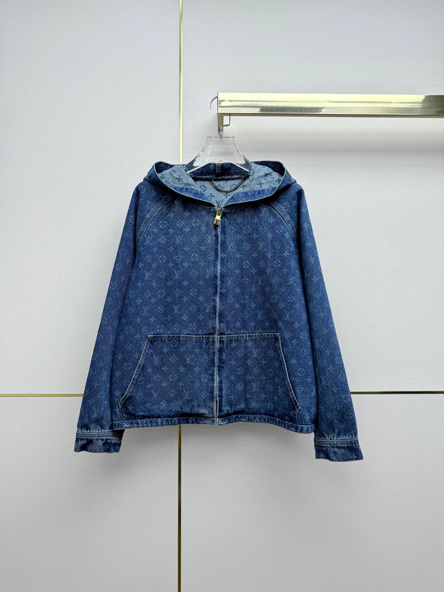 Куртки И Пуховики Женские Louis Vuitton 18348324