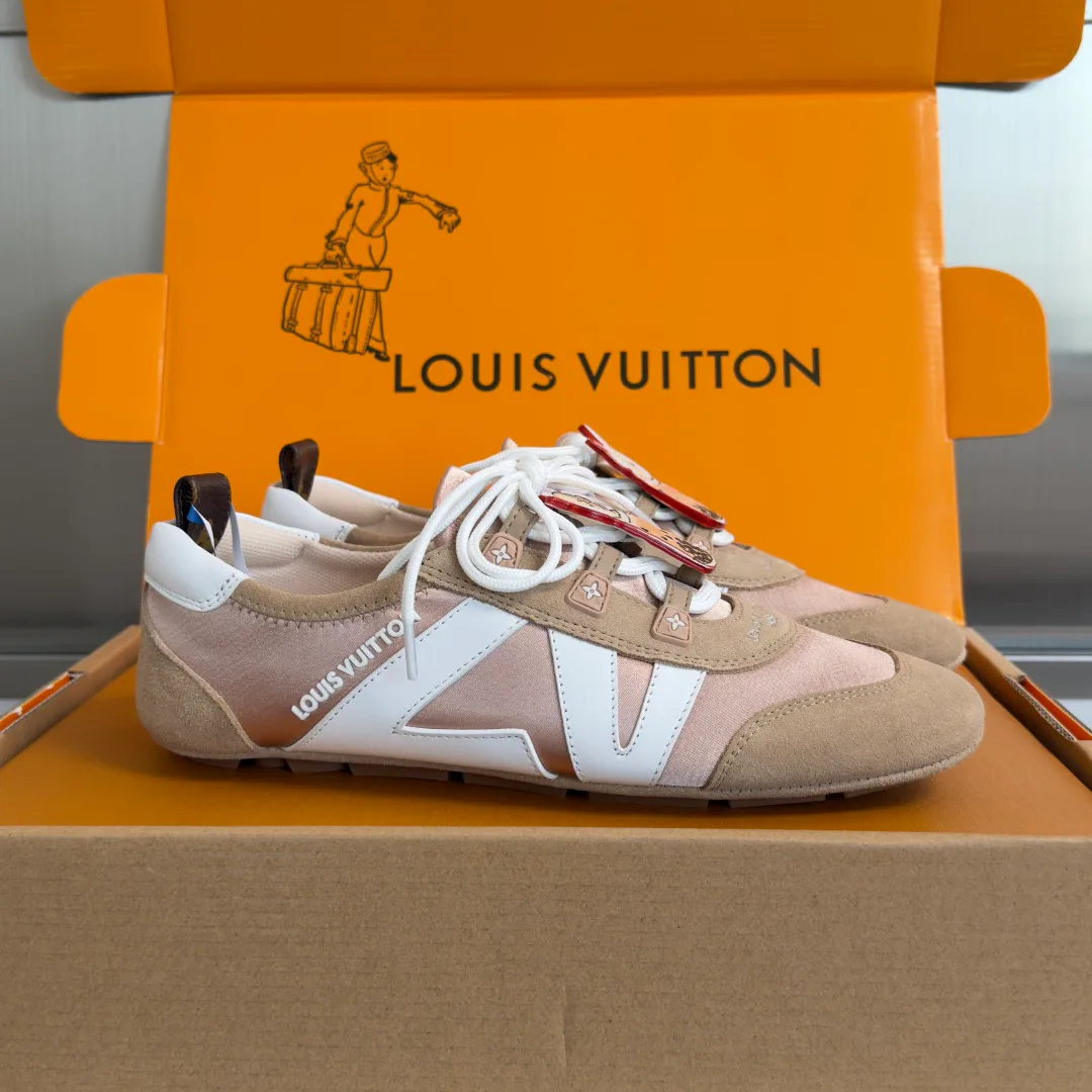 Кроссовки Женские Louis Vuitton 11916904