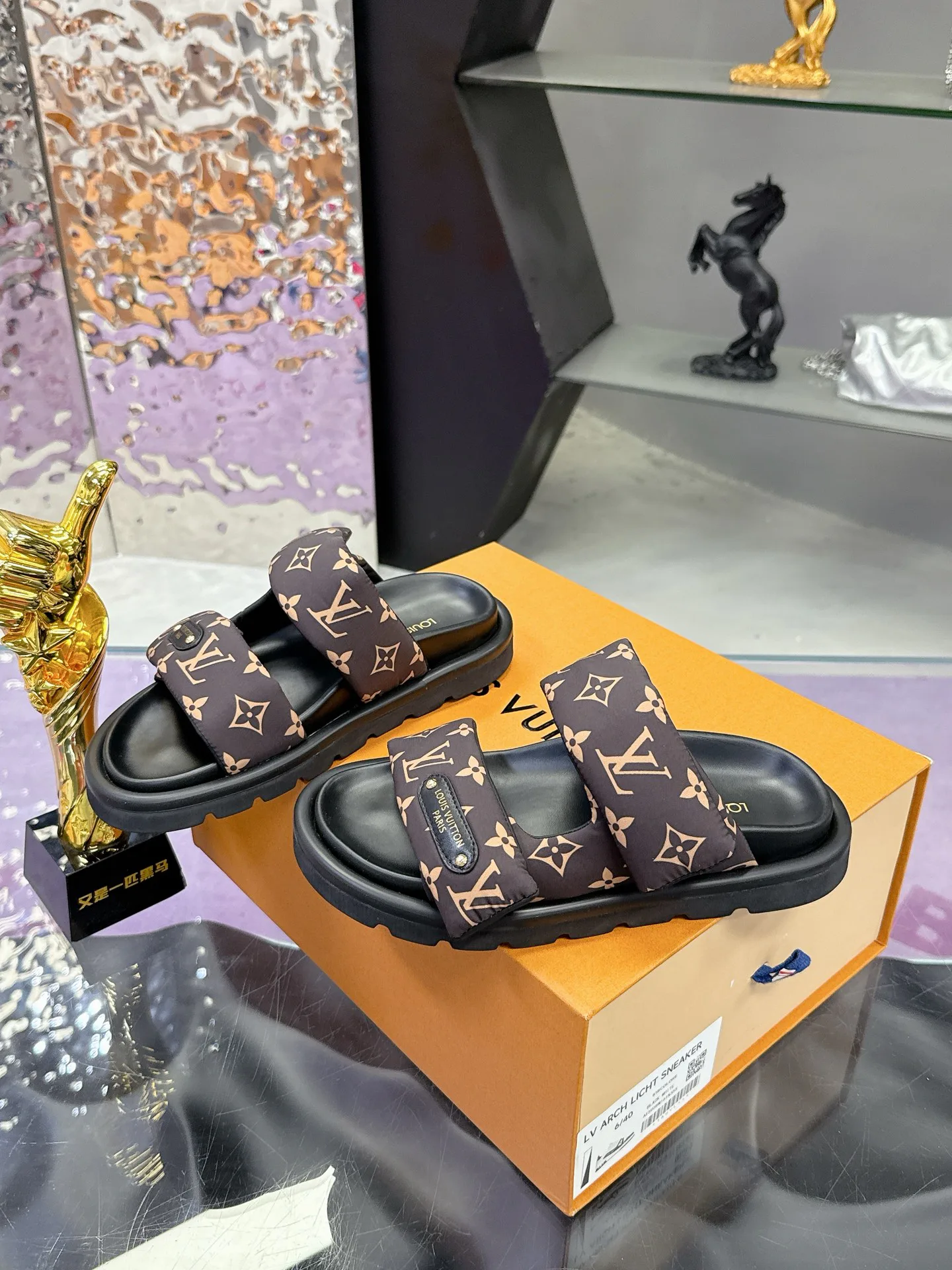 Шлепанцы Женские Louis Vuitton 17530456