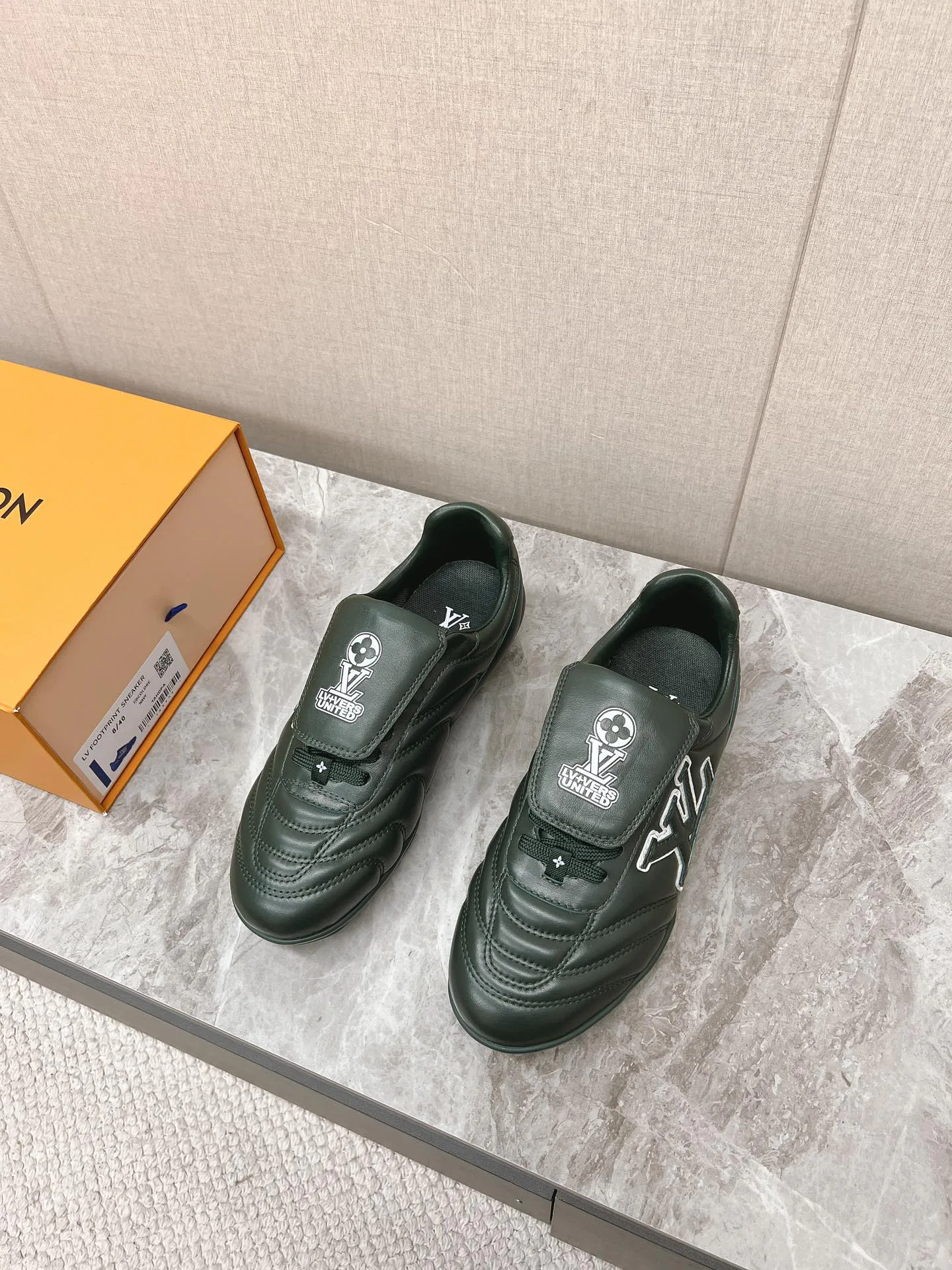 Кроссовки Женские Louis Vuitton 22145