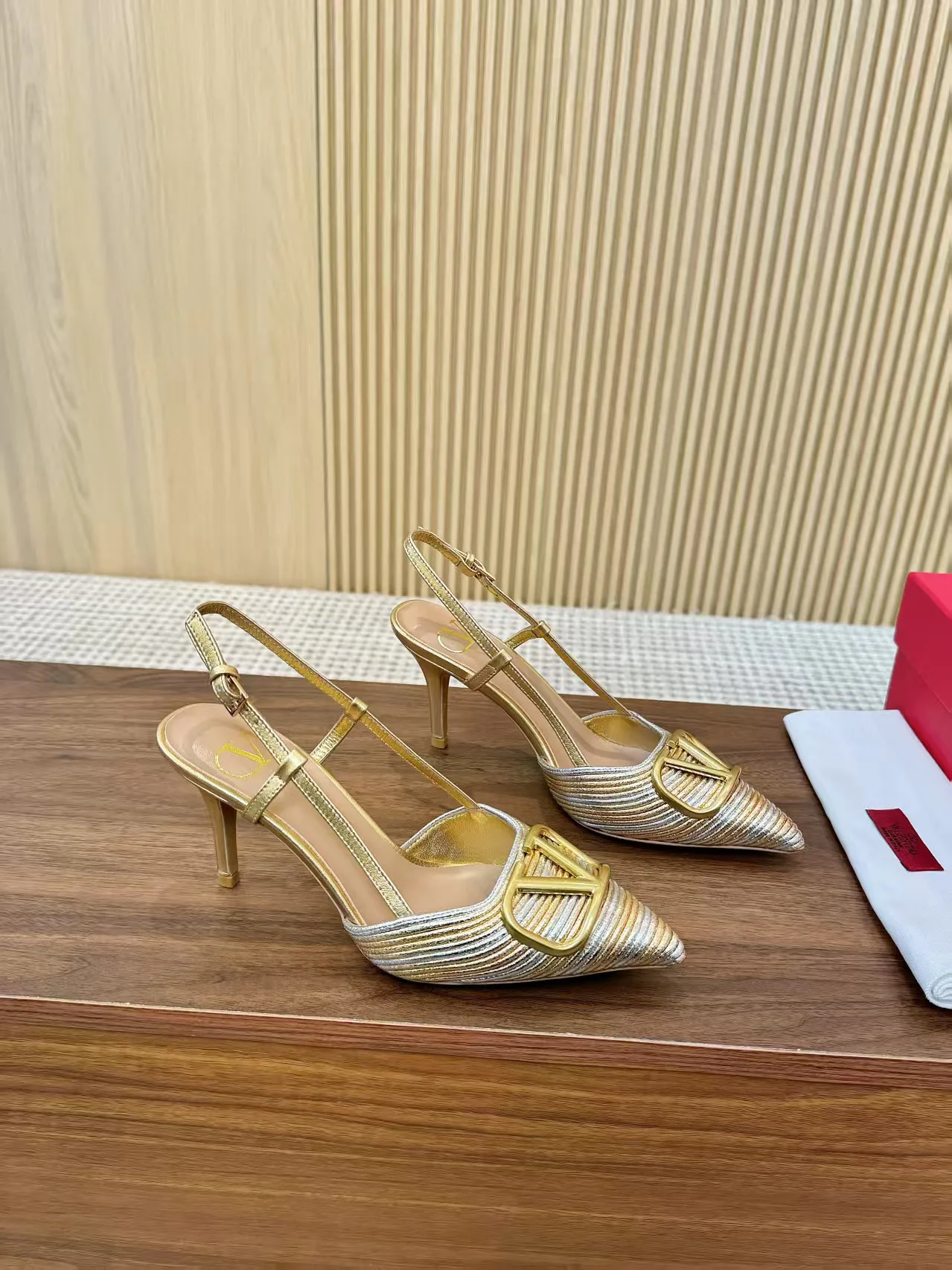Босоножки Женские Valentino 17956881