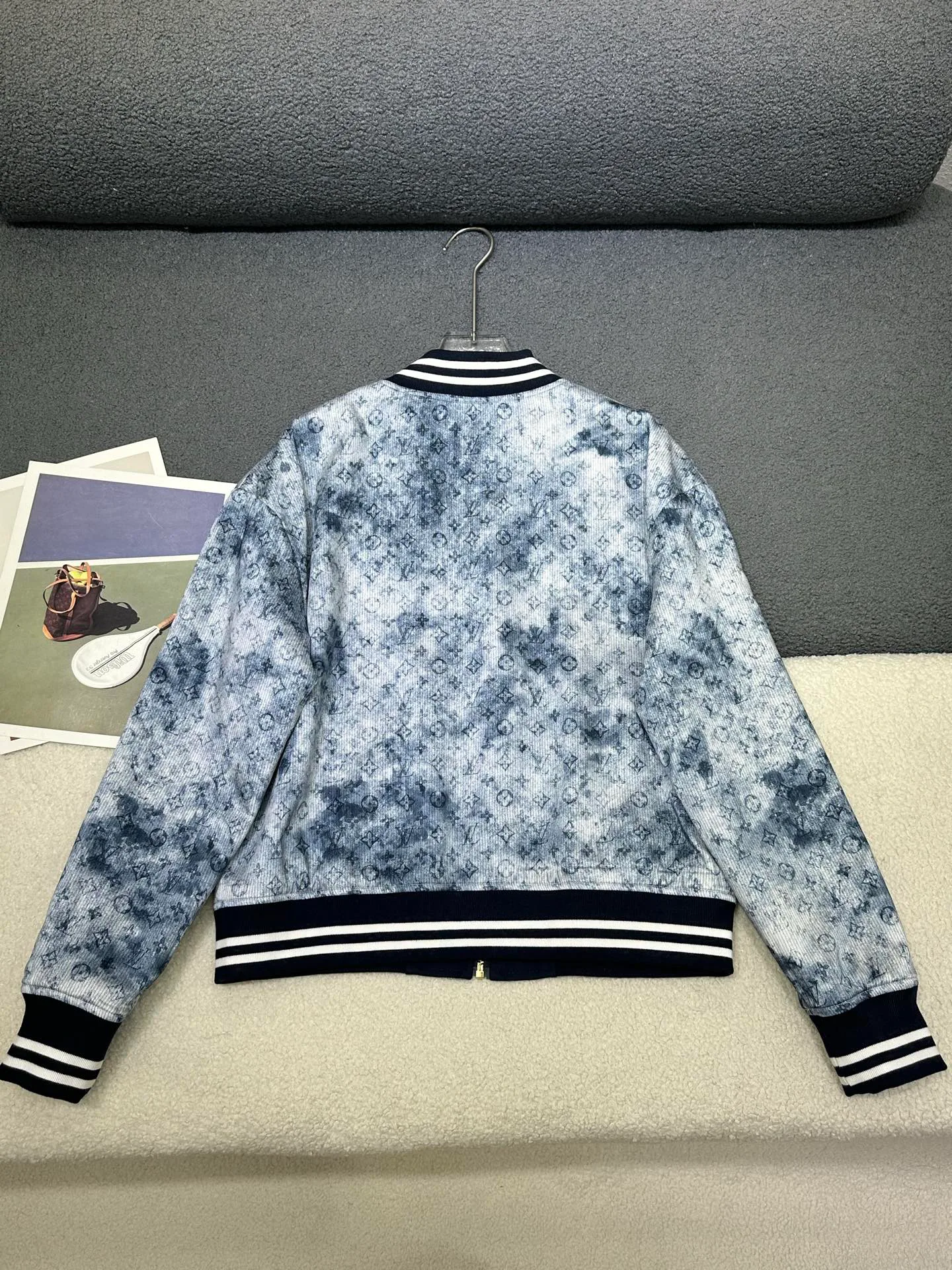 Куртки И Пуховики Женские Louis Vuitton 18396729
