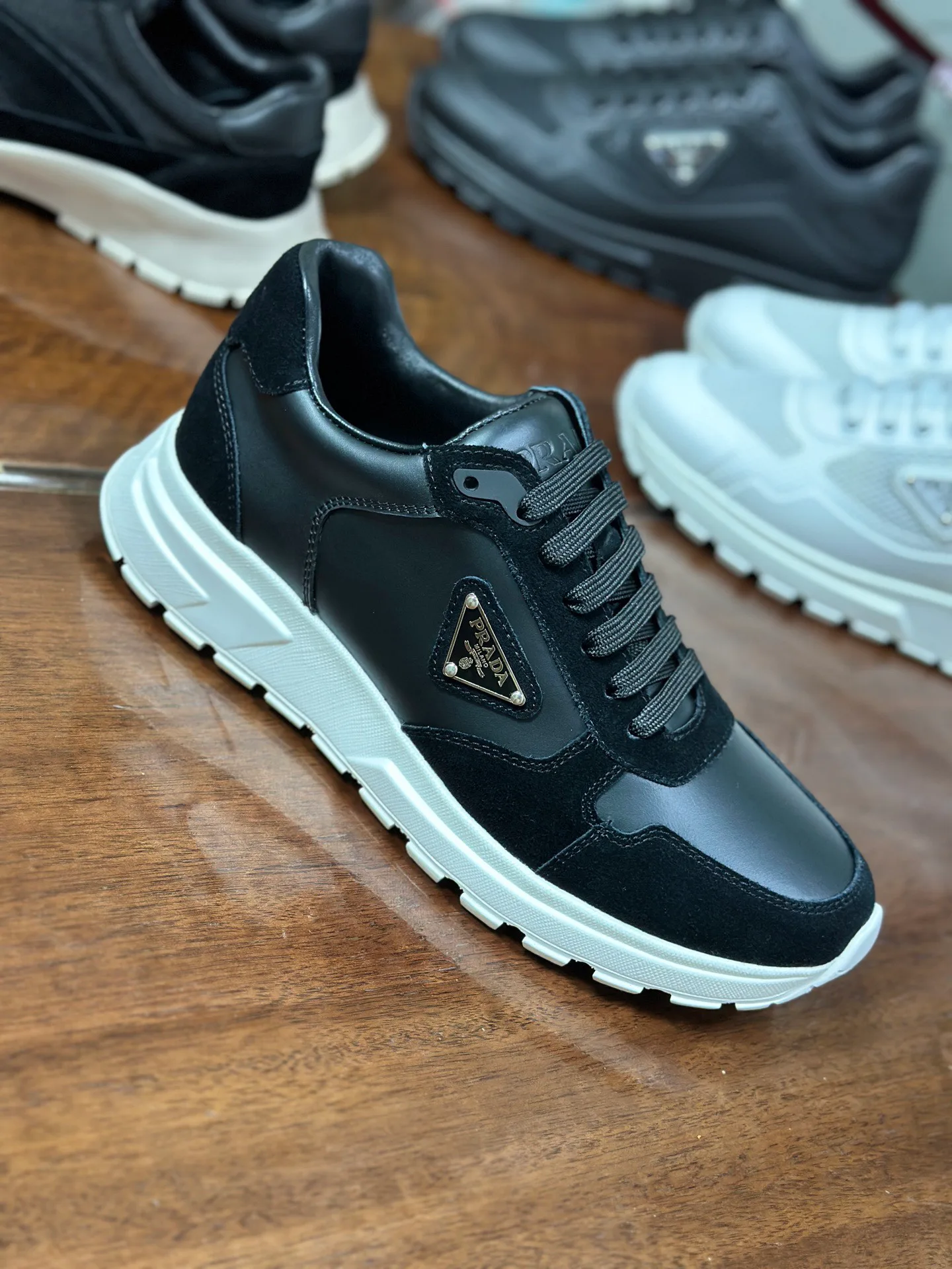 Кроссовки Женские Prada 18708340