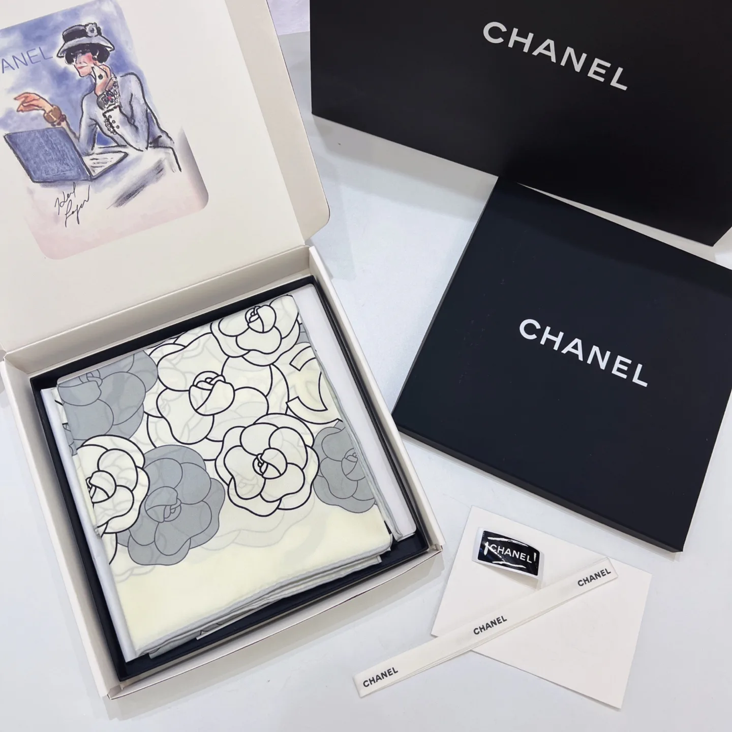 Платки Chanel 5021571