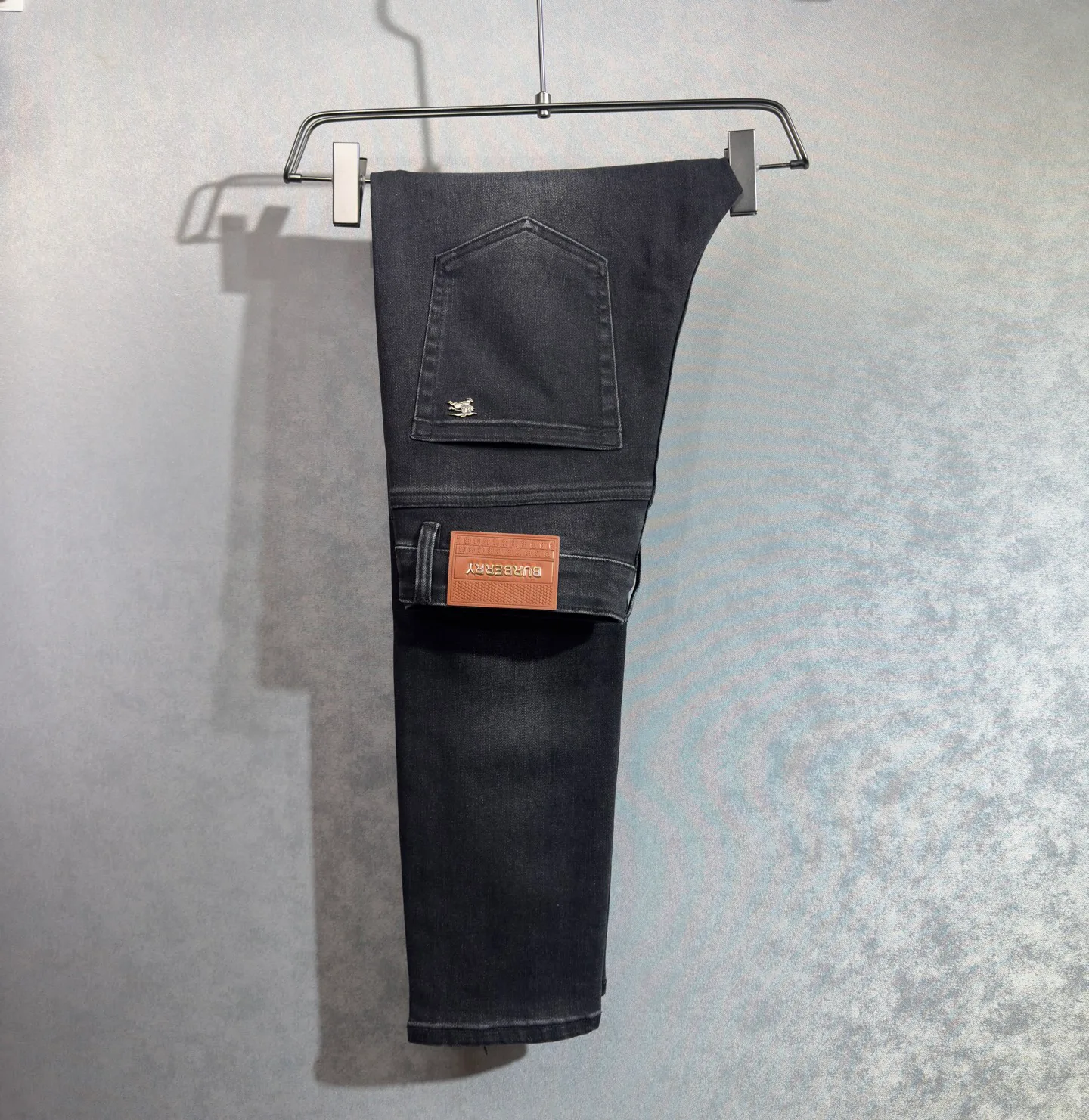Джинсы Мужские Burberry 18098368